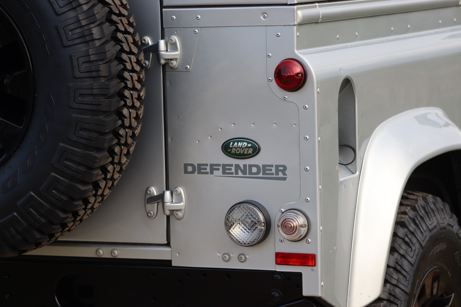 Photo LAND ROVER DEFENDER 90 TD4 2.2 SW 4 PLACES
