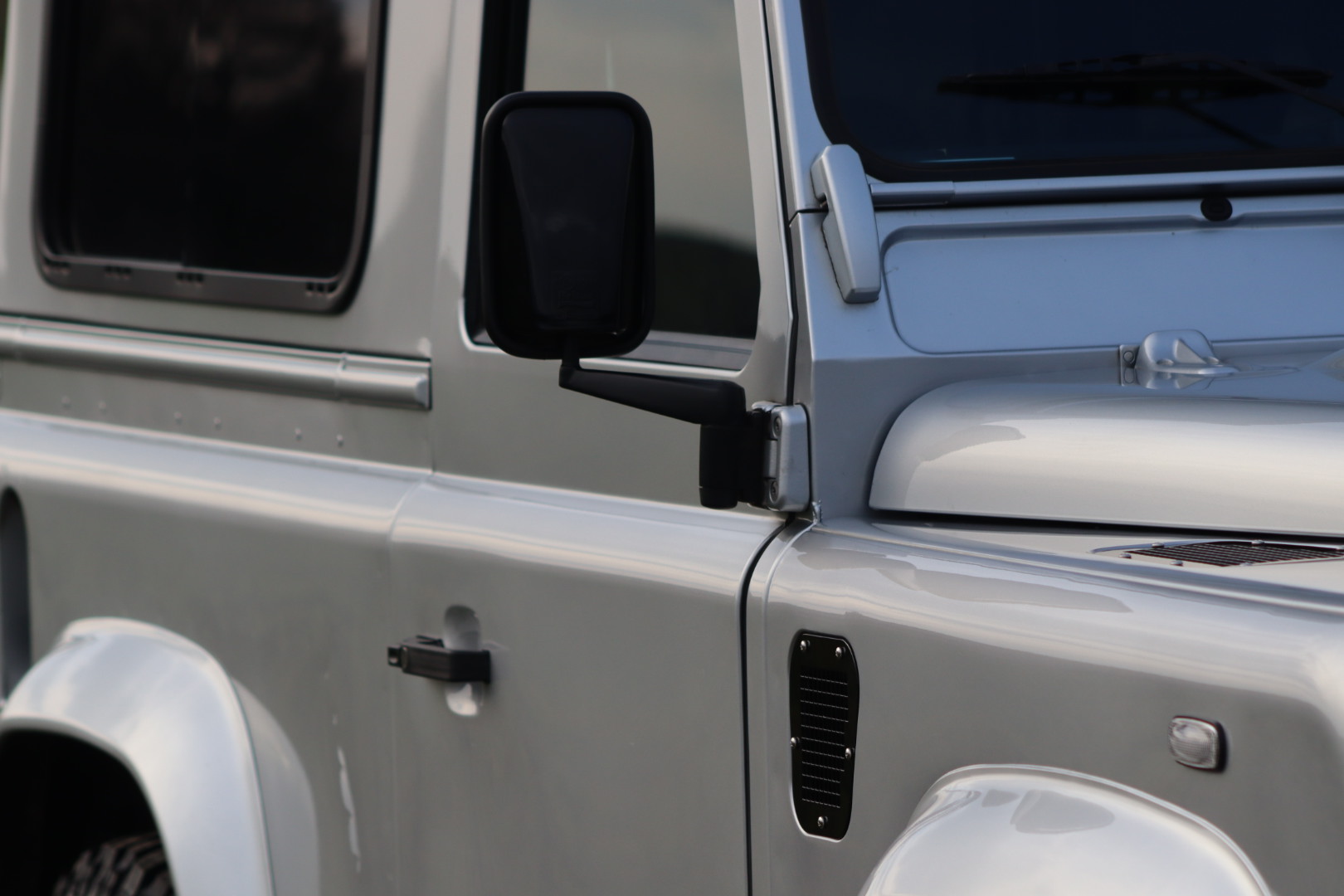 Photo LAND ROVER DEFENDER 90 TD4 2.2 SW 4 PLACES