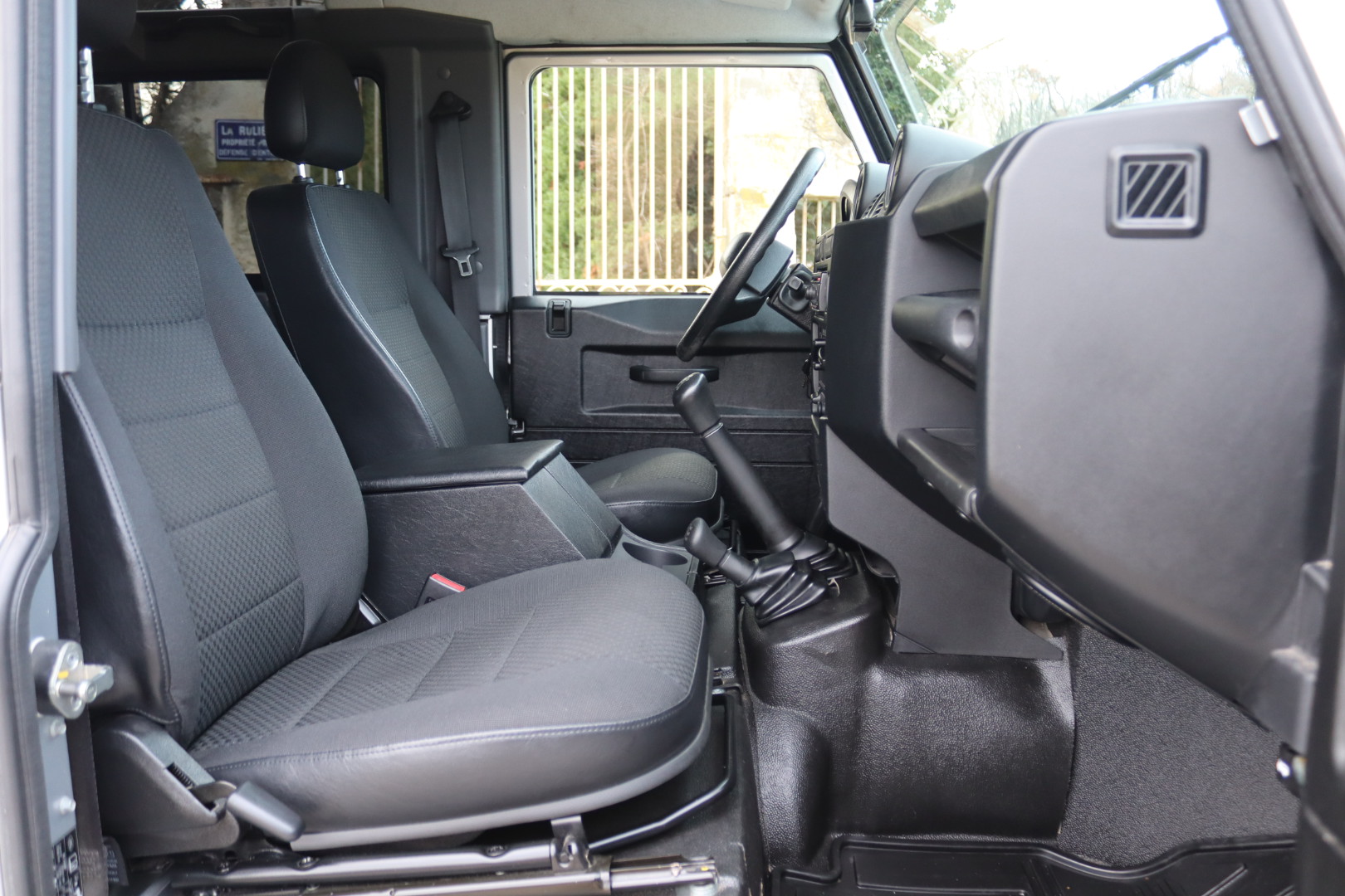 Photo LAND ROVER DEFENDER 90 TD4 2.2 SW 4 PLACES