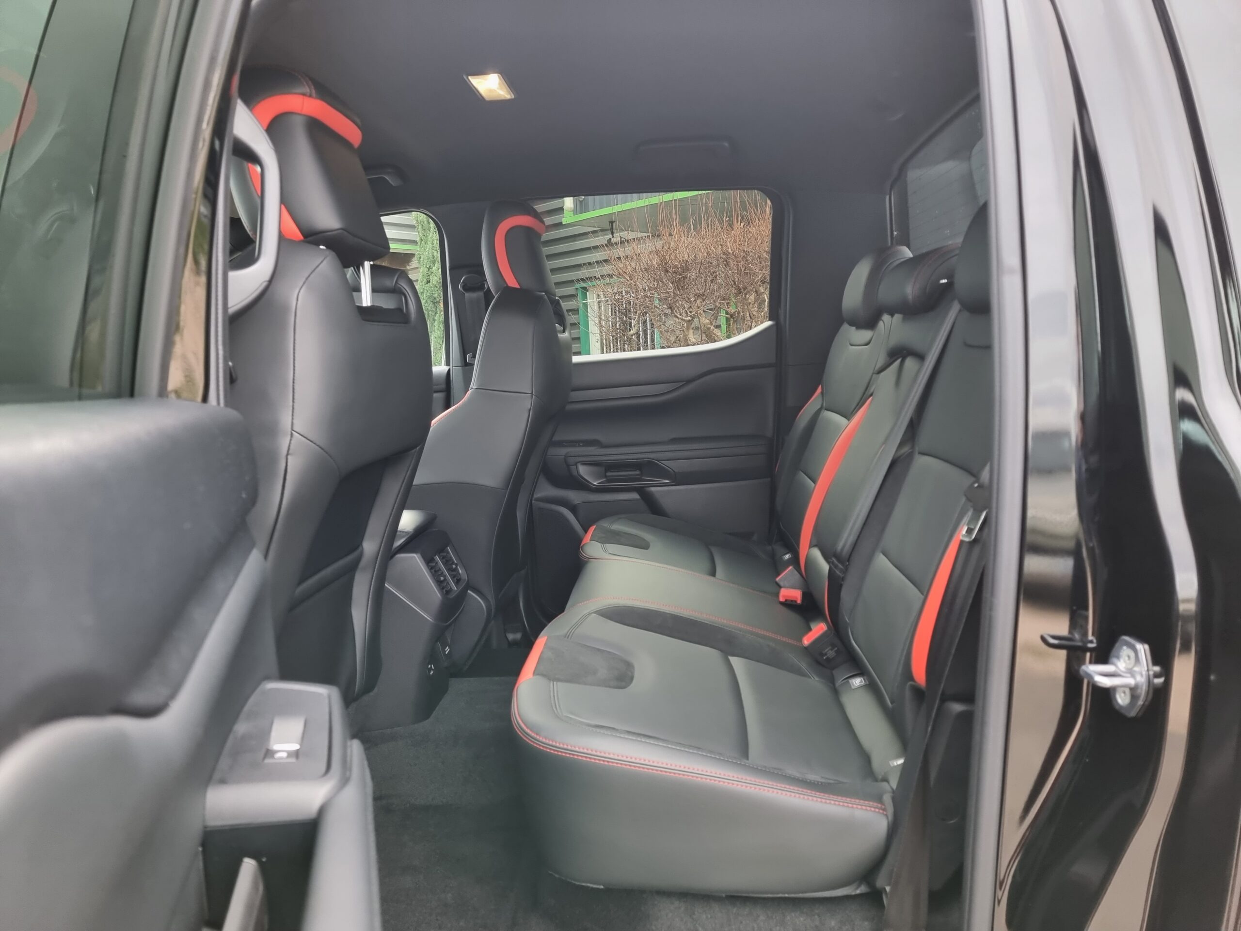Photo FORD RANGER RAPTOR 3.0L ECOBOOST V6 292CV PAS DE MALUS