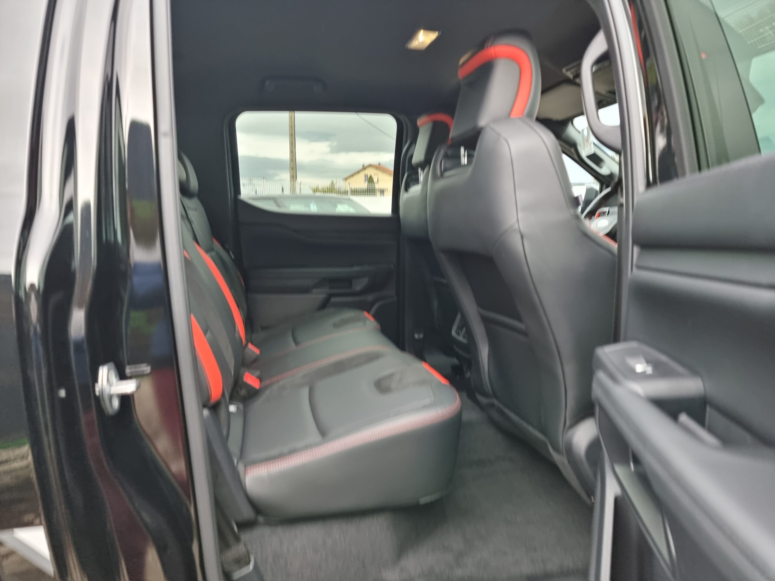 Photo FORD RANGER RAPTOR 3.0L ECOBOOST V6 292CV PAS DE MALUS