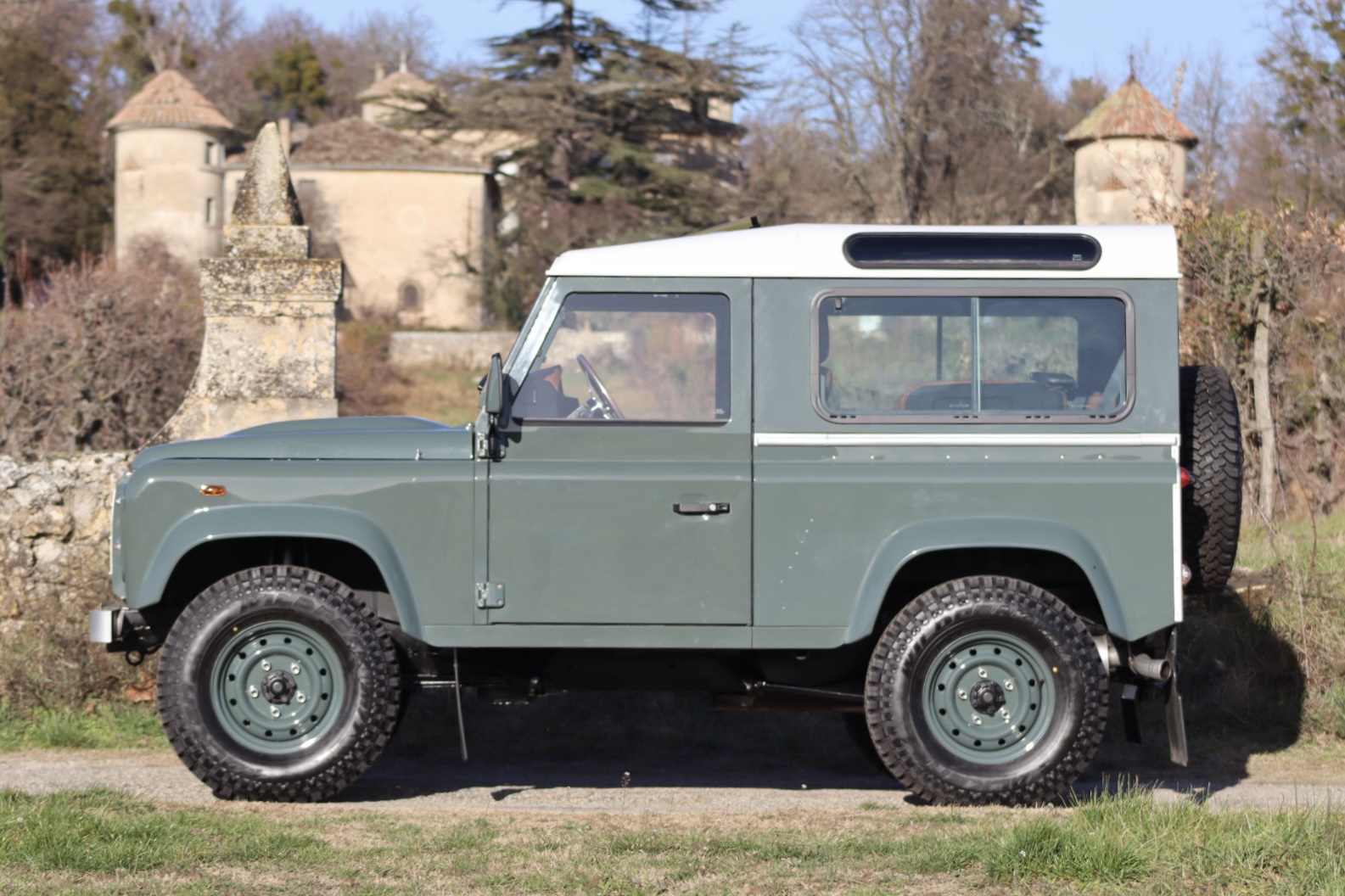 Photo LAND ROVER DEFENDER TD4 2.4 SW 4 PLACES