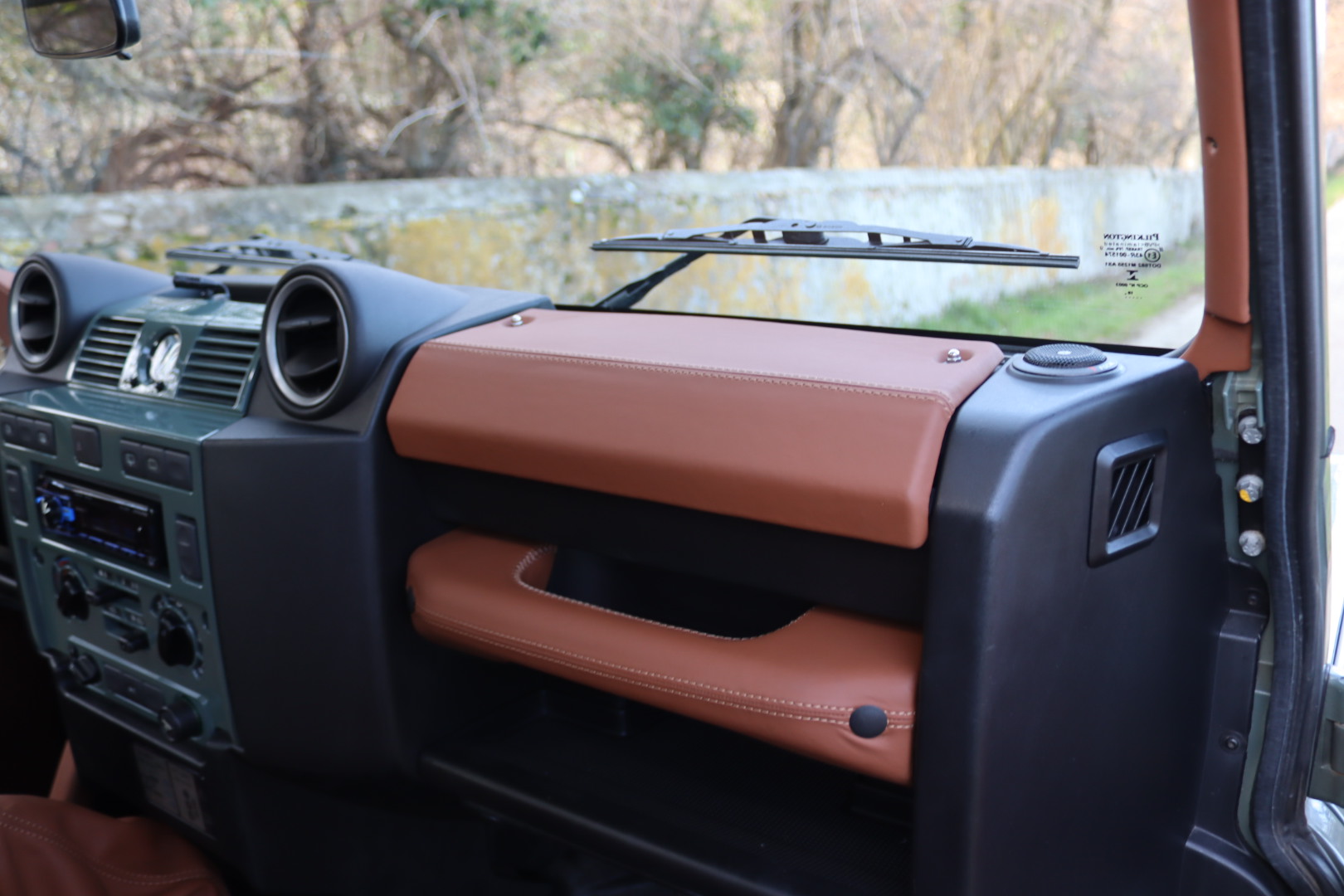 Photo LAND ROVER DEFENDER TD4 2.4 SW 4 PLACES