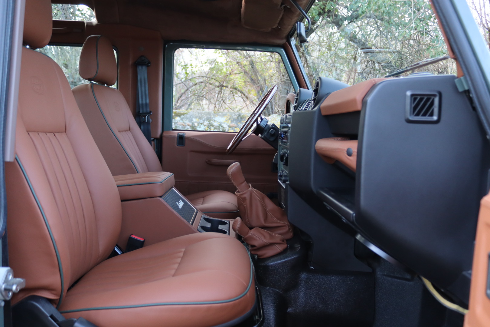 Photo LAND ROVER DEFENDER TD4 2.4 SW 4 PLACES