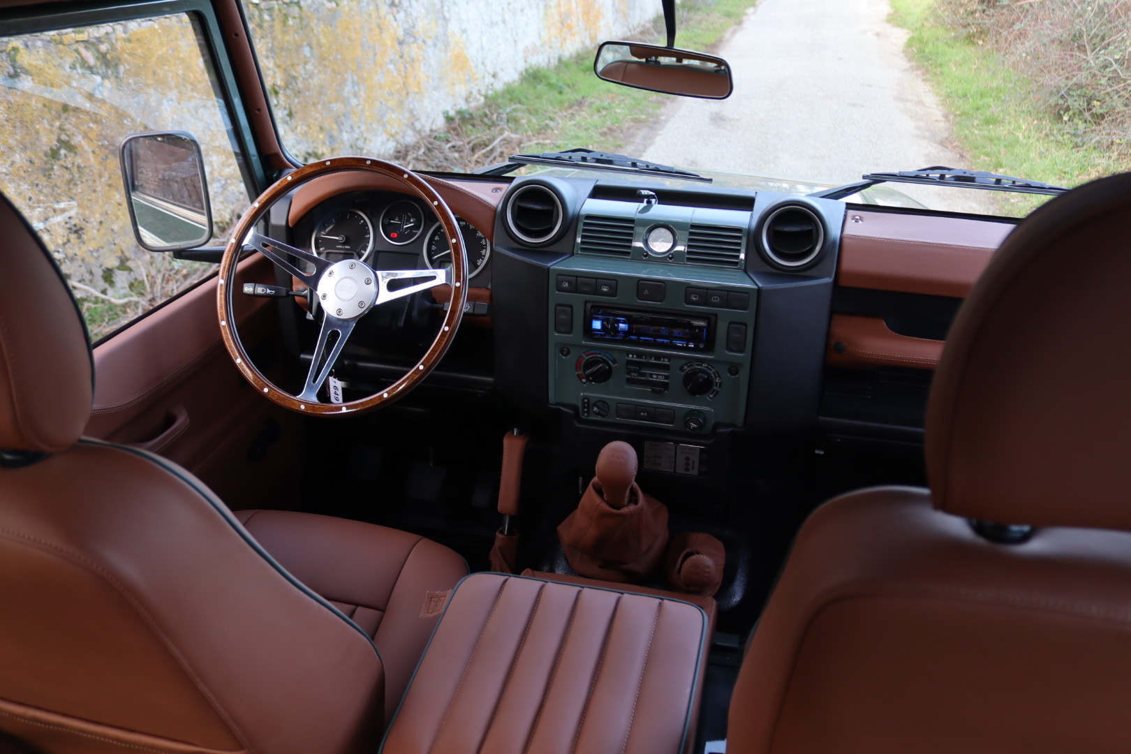 Photo LAND ROVER DEFENDER TD4 2.4 SW 4 PLACES