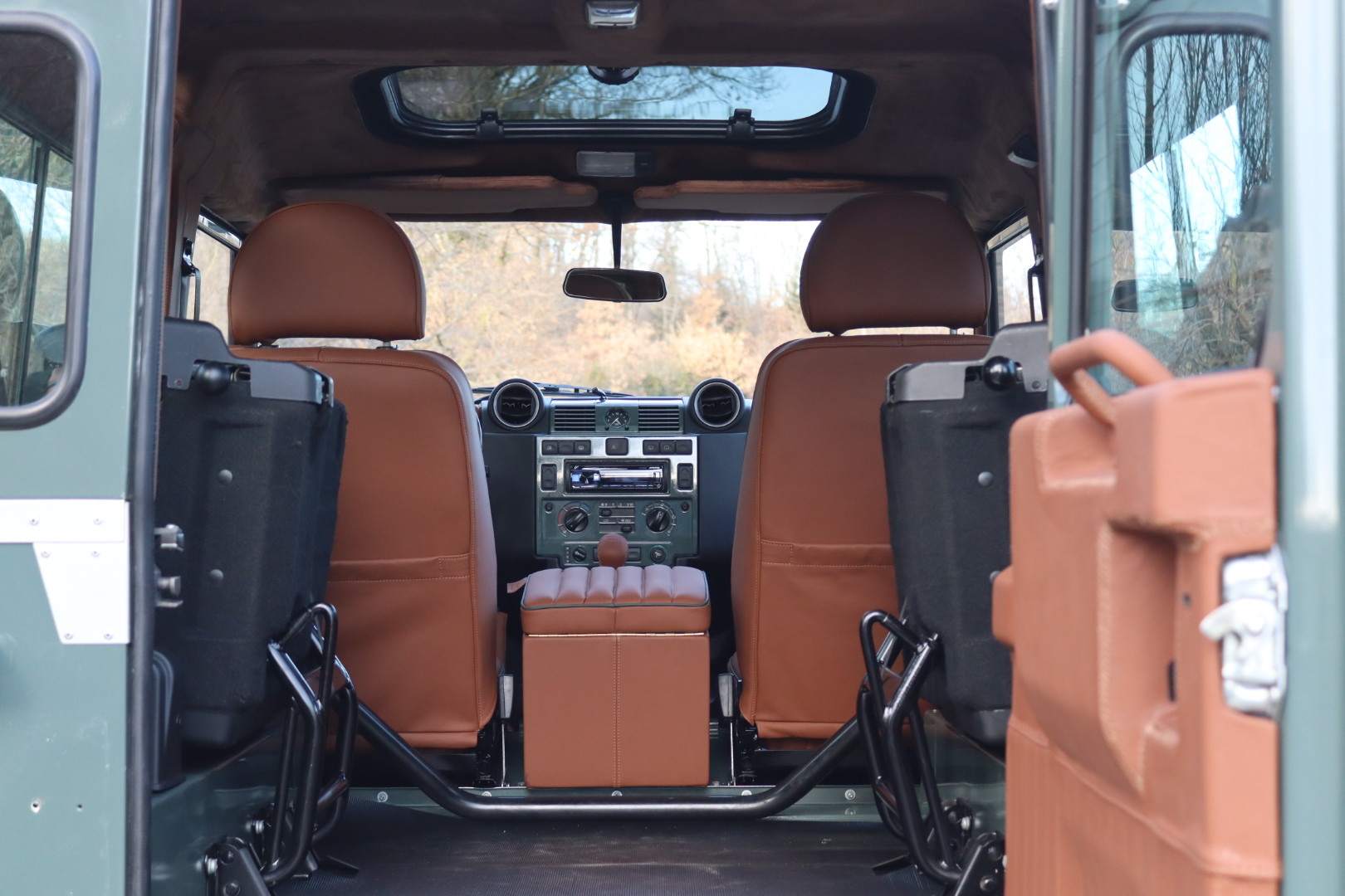 Photo LAND ROVER DEFENDER TD4 2.4 SW 4 PLACES