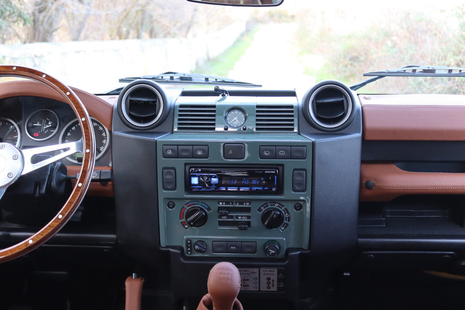 Photo LAND ROVER DEFENDER TD4 2.4 SW 4 PLACES