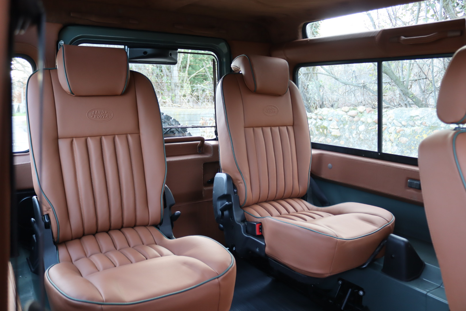 Photo LAND ROVER DEFENDER TD4 2.4 SW 4 PLACES