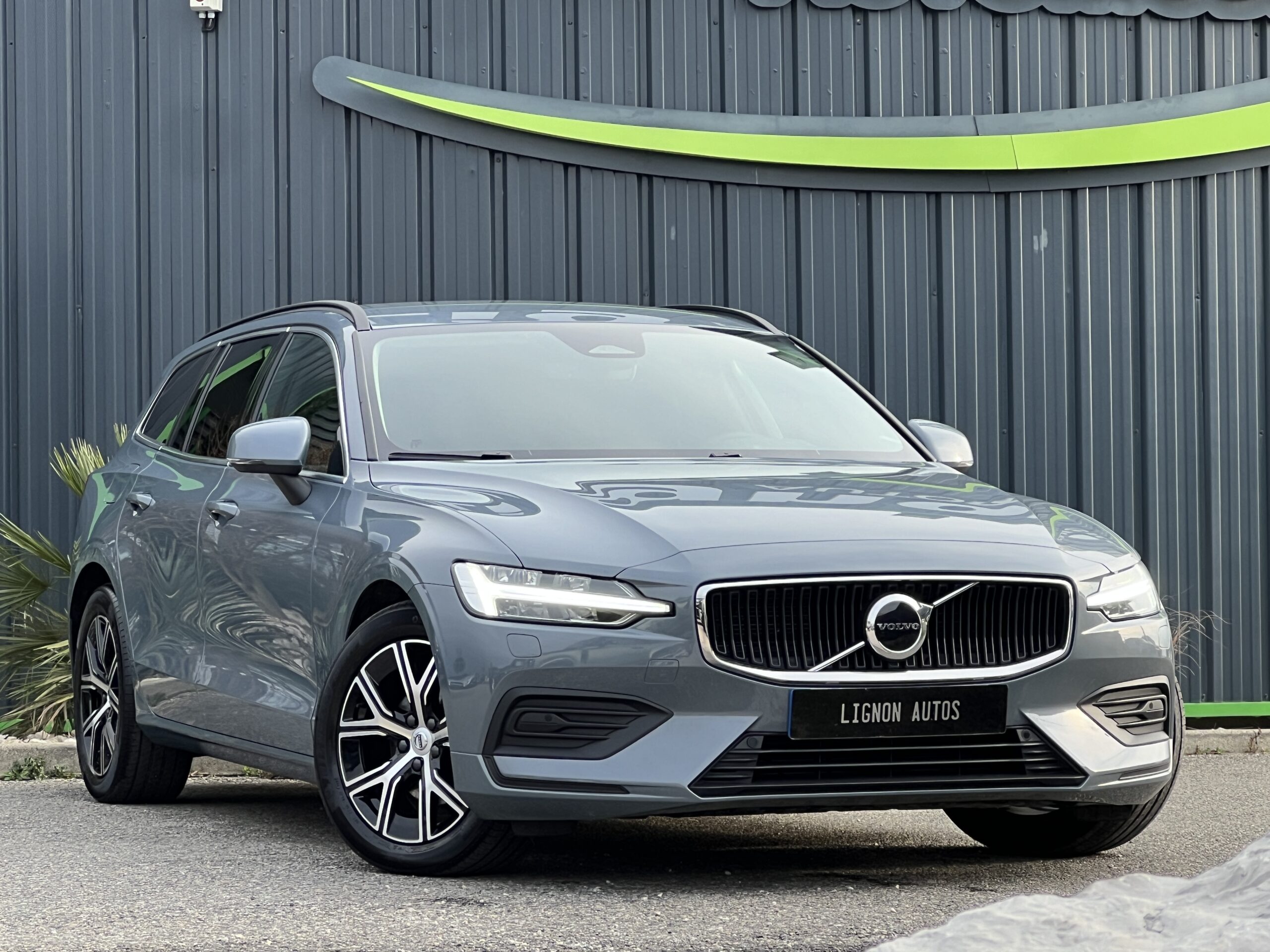 Photo VOLVO V60 B4 197 CH GEARTRONIC 8 Inscription