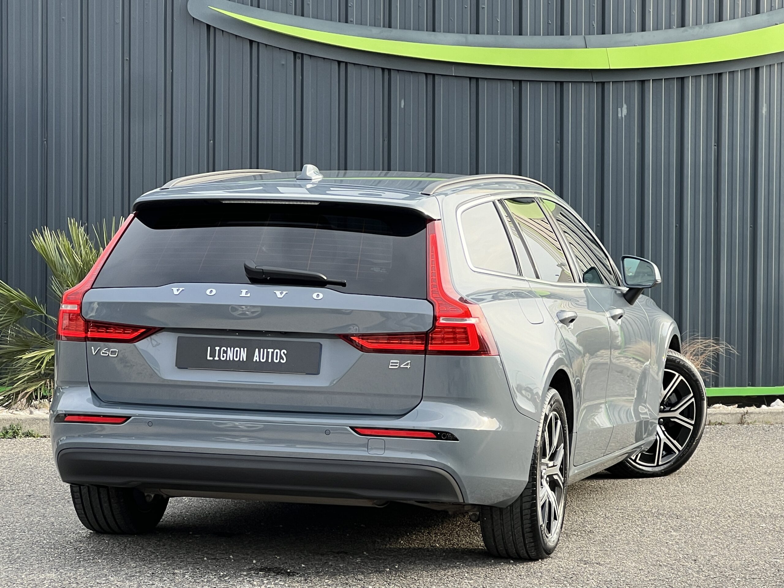 Photo VOLVO V60 B4 197 CH GEARTRONIC 8 Inscription