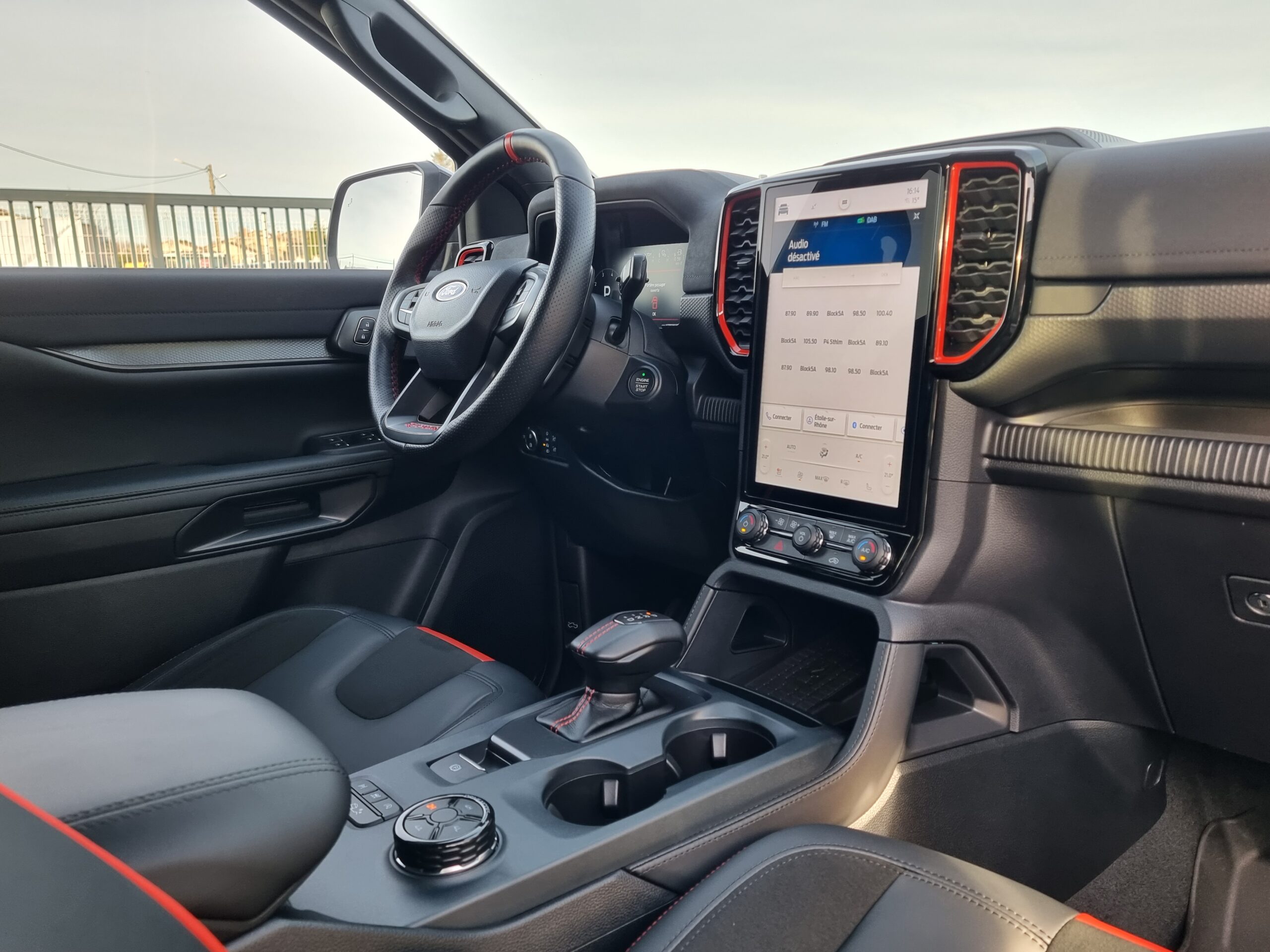 Photo FORD RANGER RAPTOR 3.0L ECOBOOST V6 292CV PAS DE MALUS
