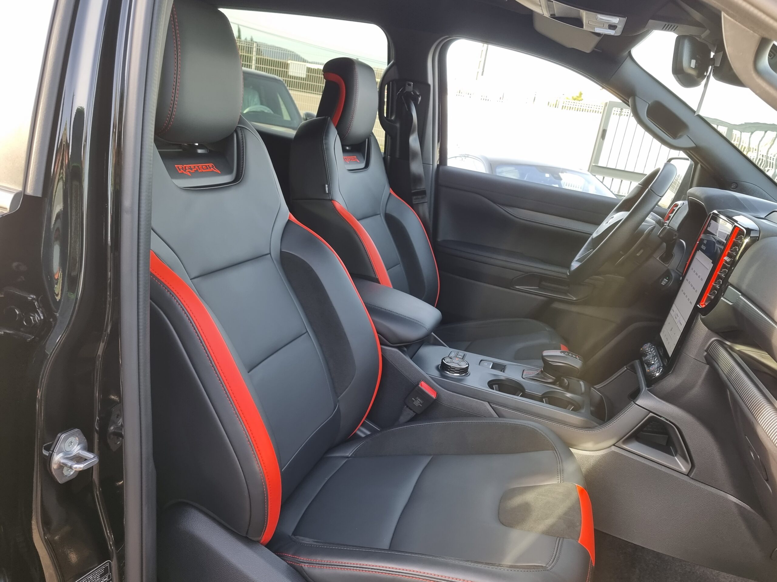 Photo FORD RANGER RAPTOR 3.0L ECOBOOST V6 292CV PAS DE MALUS