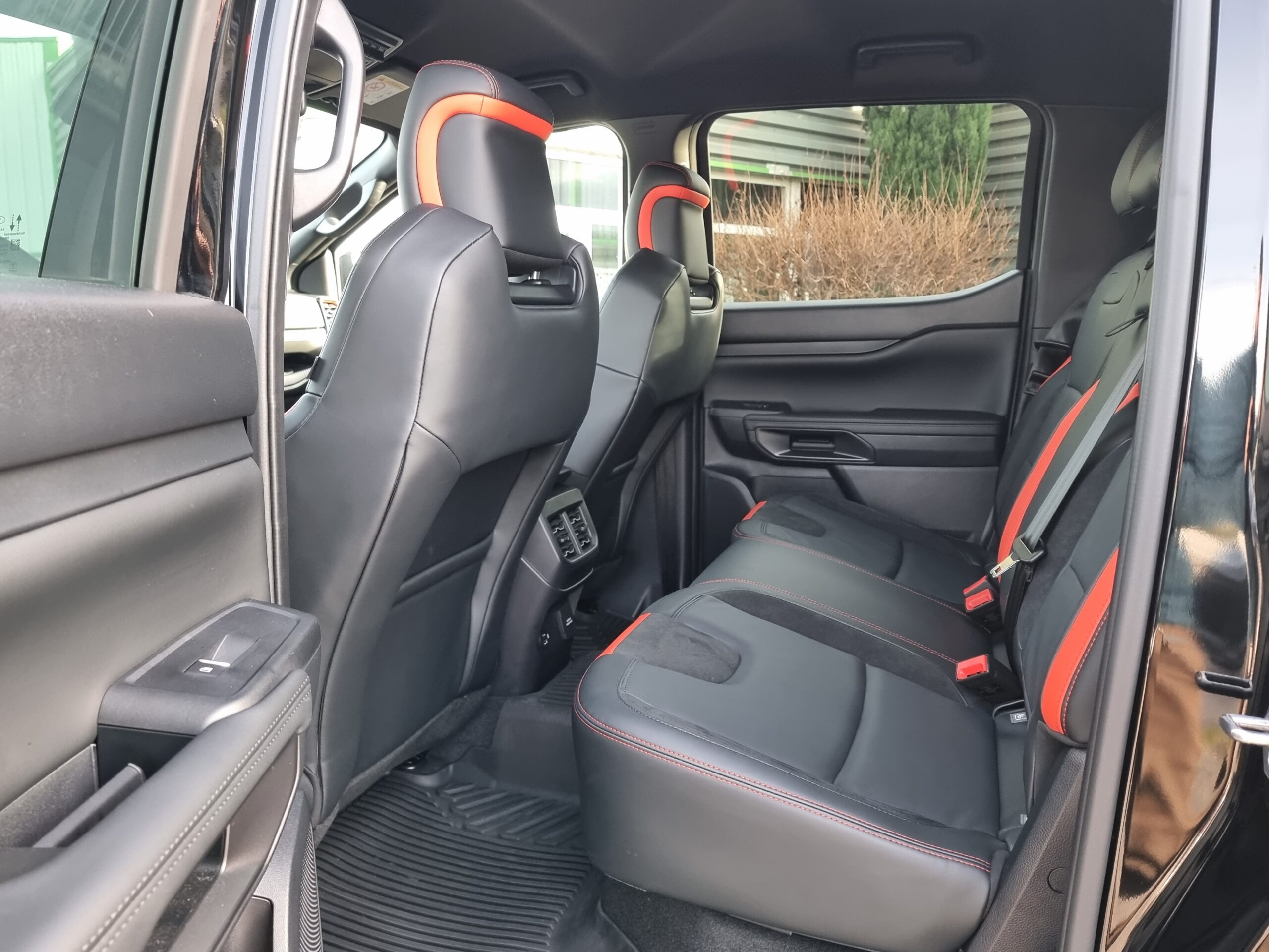 Photo FORD RANGER RAPTOR 3.0L ECOBOOST V6 292CV PAS DE MALUS