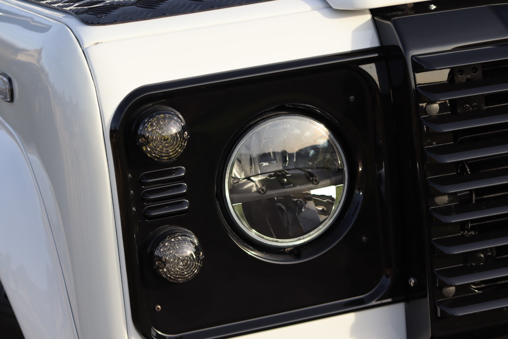 Photo LAND ROVER DEFENDER 90 TD4 2.2L SW 4 PLACES