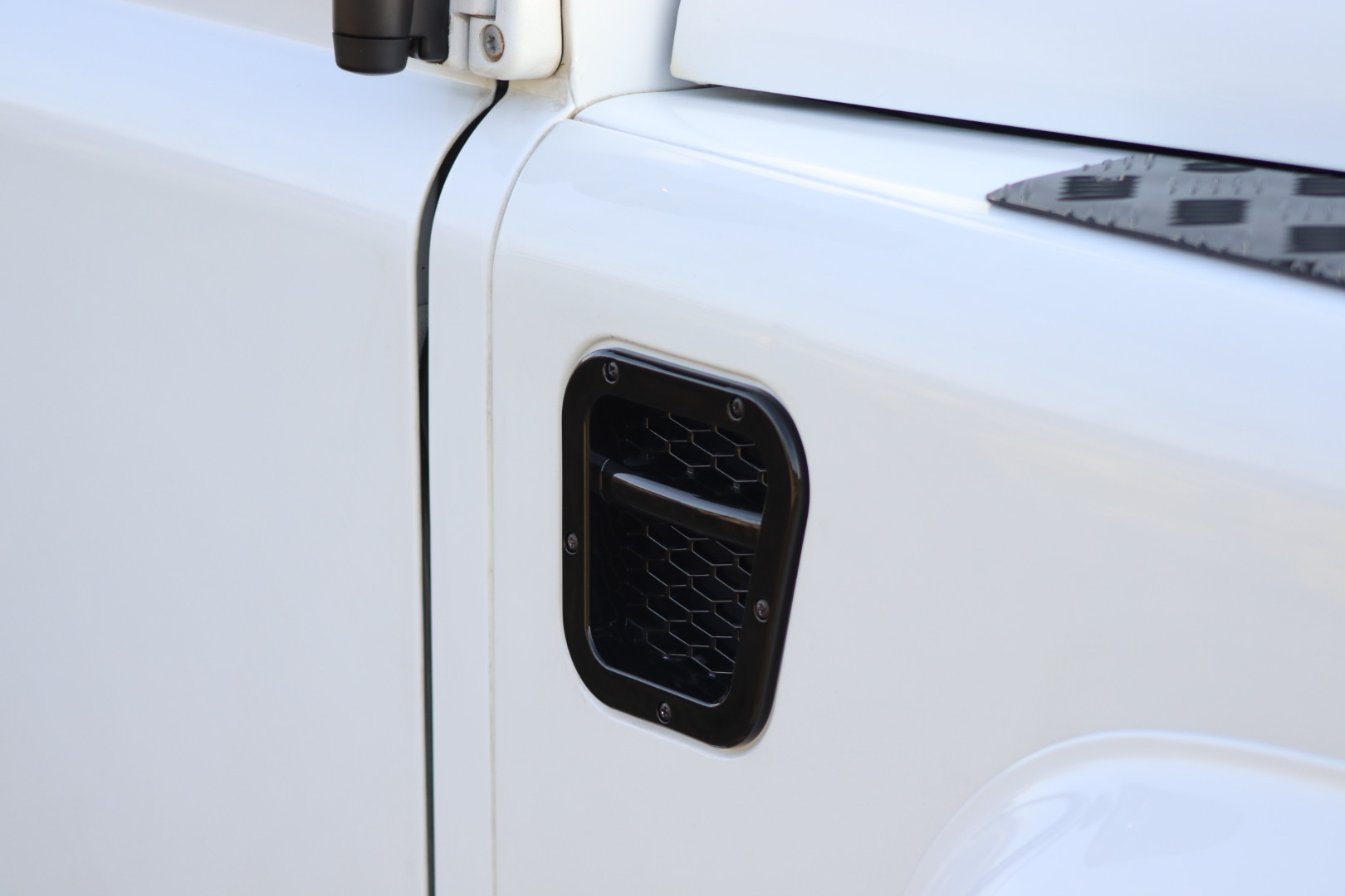 Photo LAND ROVER DEFENDER 90 TD4 2.2L SW 4 PLACES