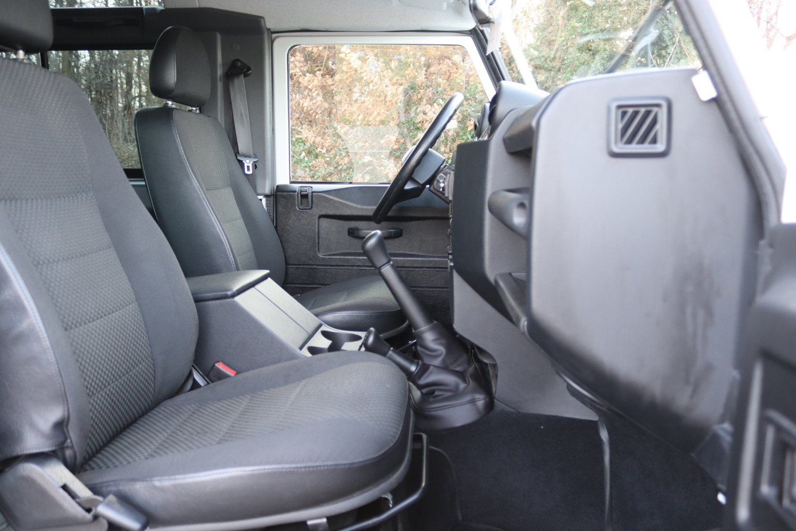 Photo LAND ROVER DEFENDER 90 TD4 2.2L SW 4 PLACES