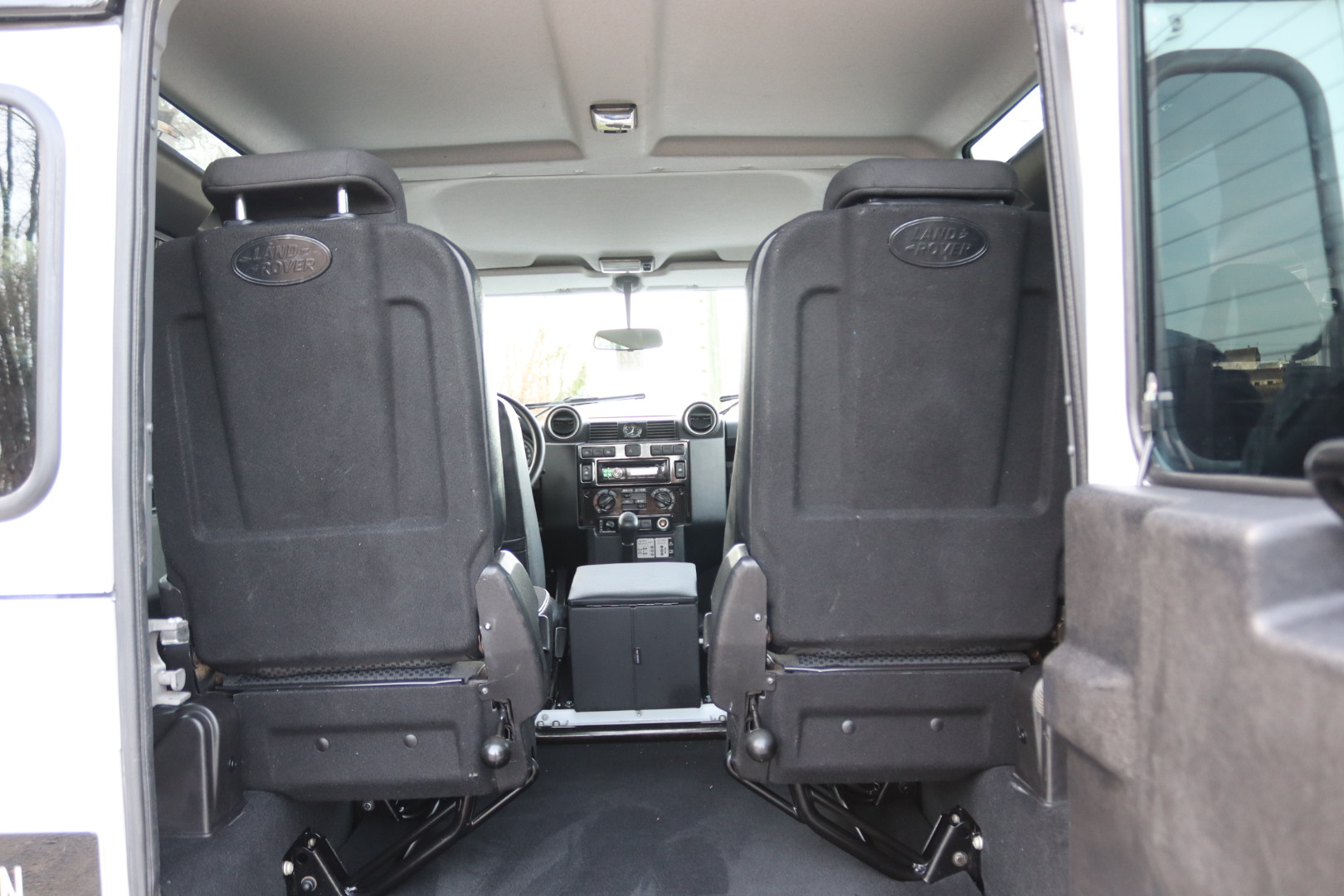 Photo LAND ROVER DEFENDER 90 TD4 2.2L SW 4 PLACES