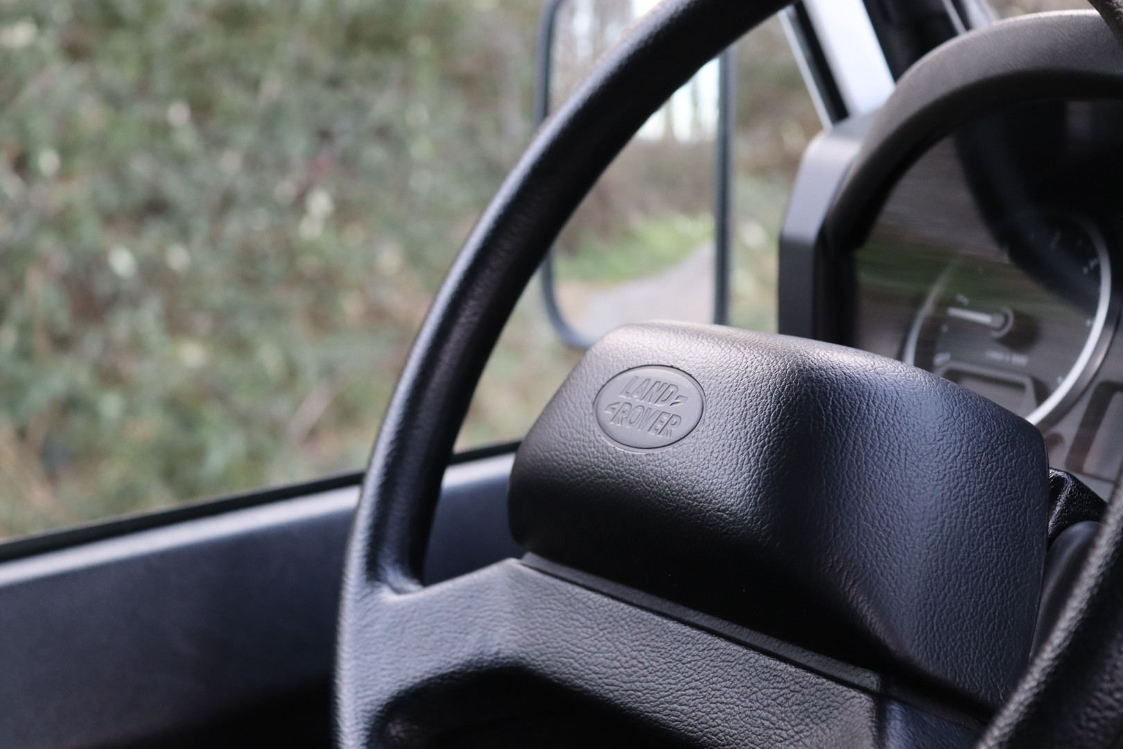 Photo LAND ROVER DEFENDER 90 TD4 2.2L SW 4 PLACES