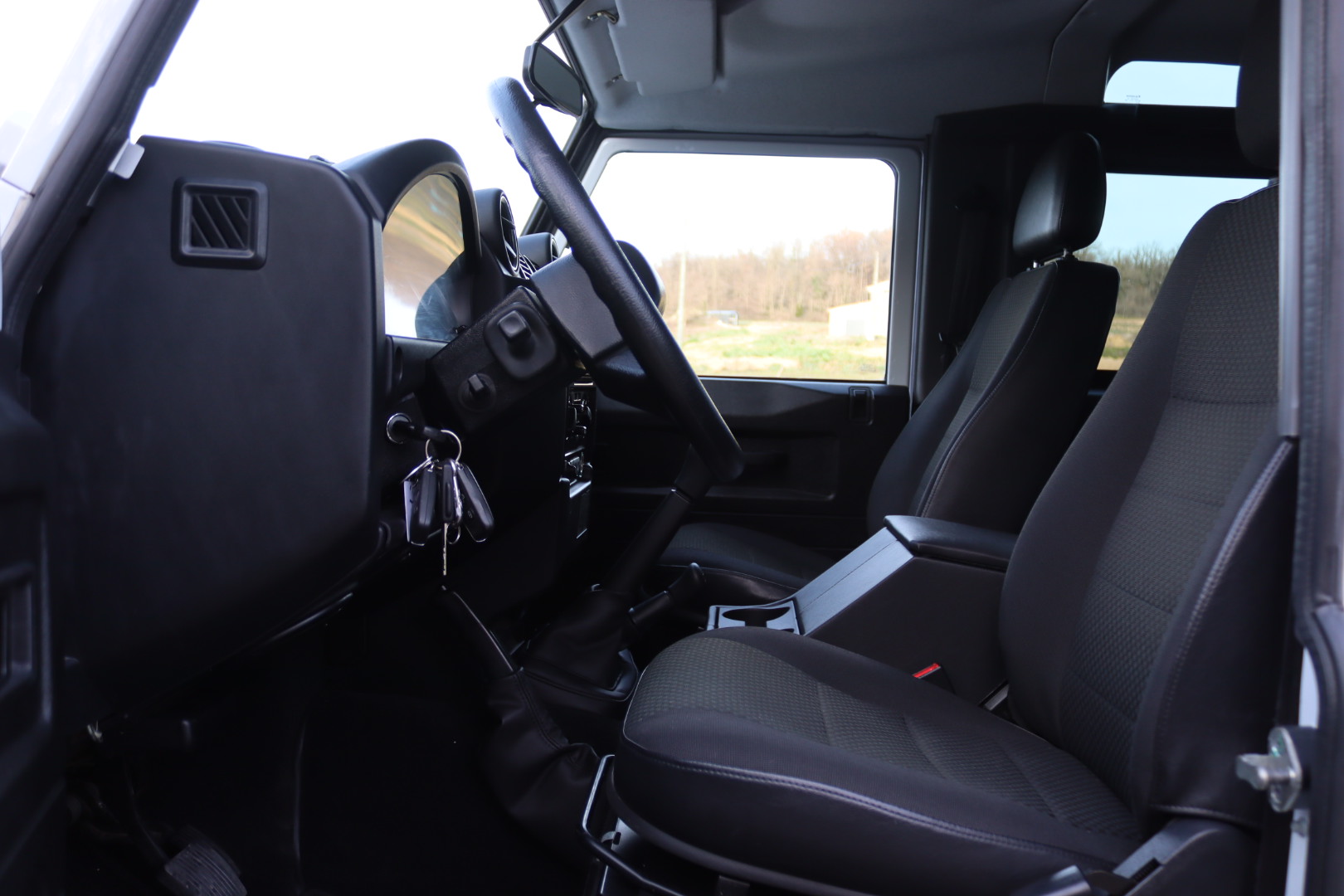 Photo LAND ROVER DEFENDER 90 TD4 2.2L SW 4 PLACES