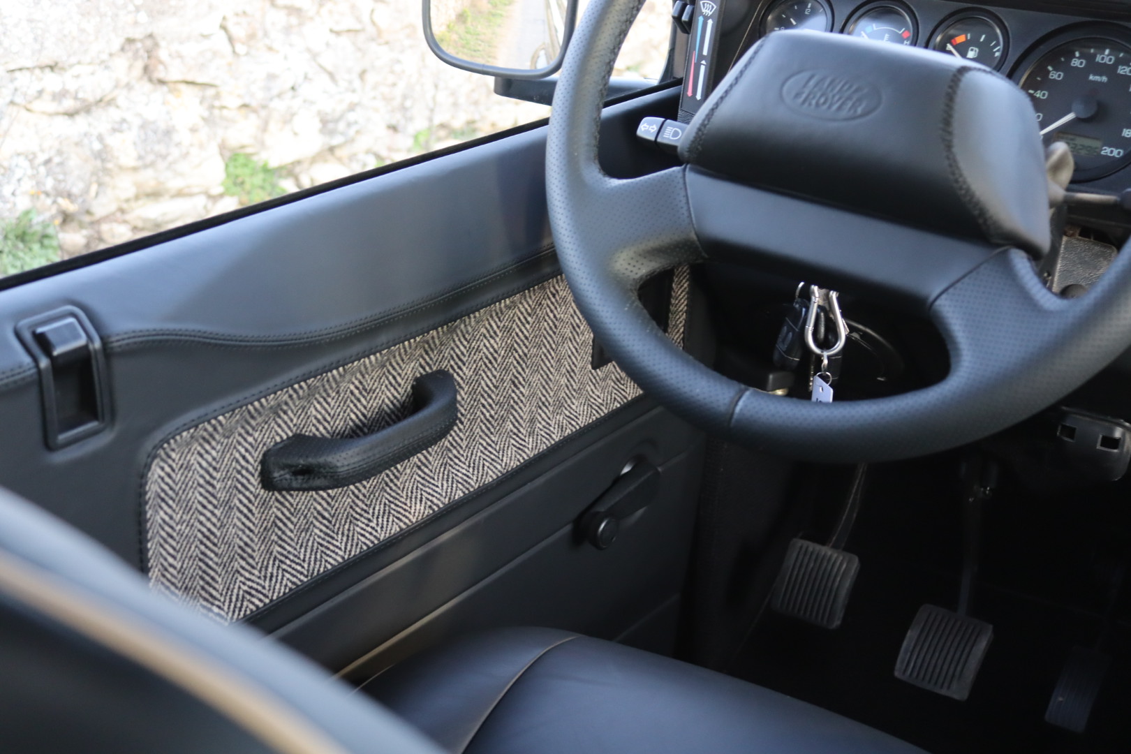 Photo LAND ROVER DEFENDER 90 TD5 SW 6 PLACES