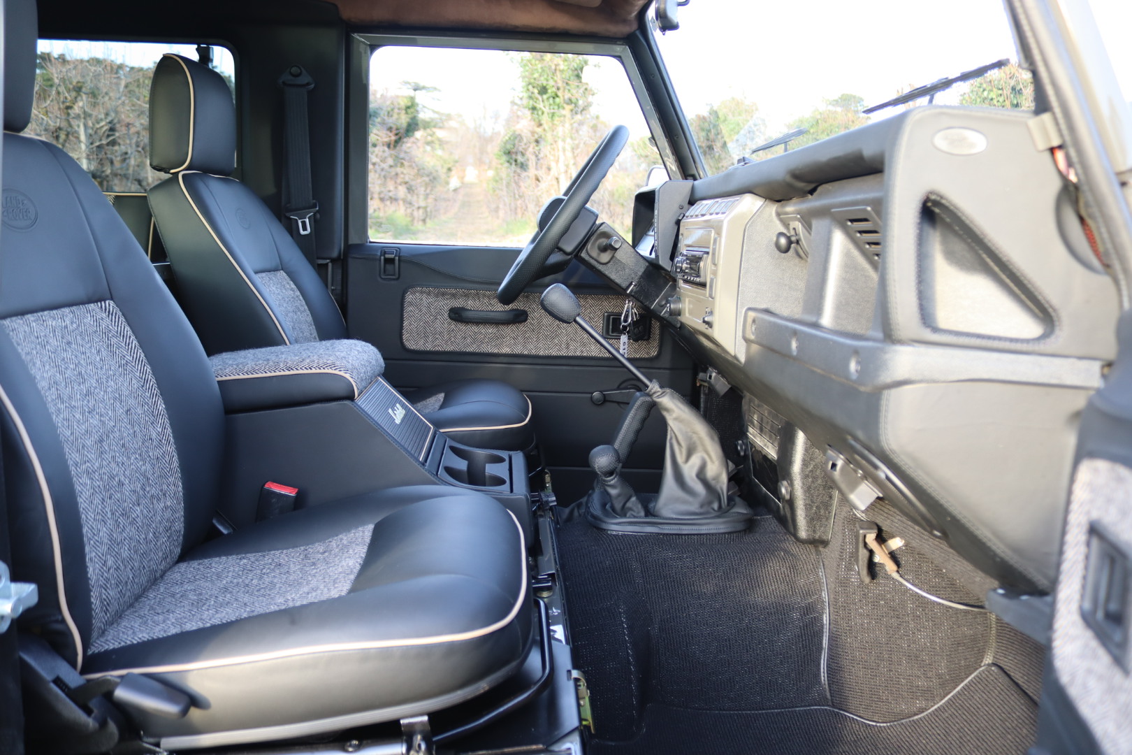 Photo LAND ROVER DEFENDER 90 TD5 SW 6 PLACES