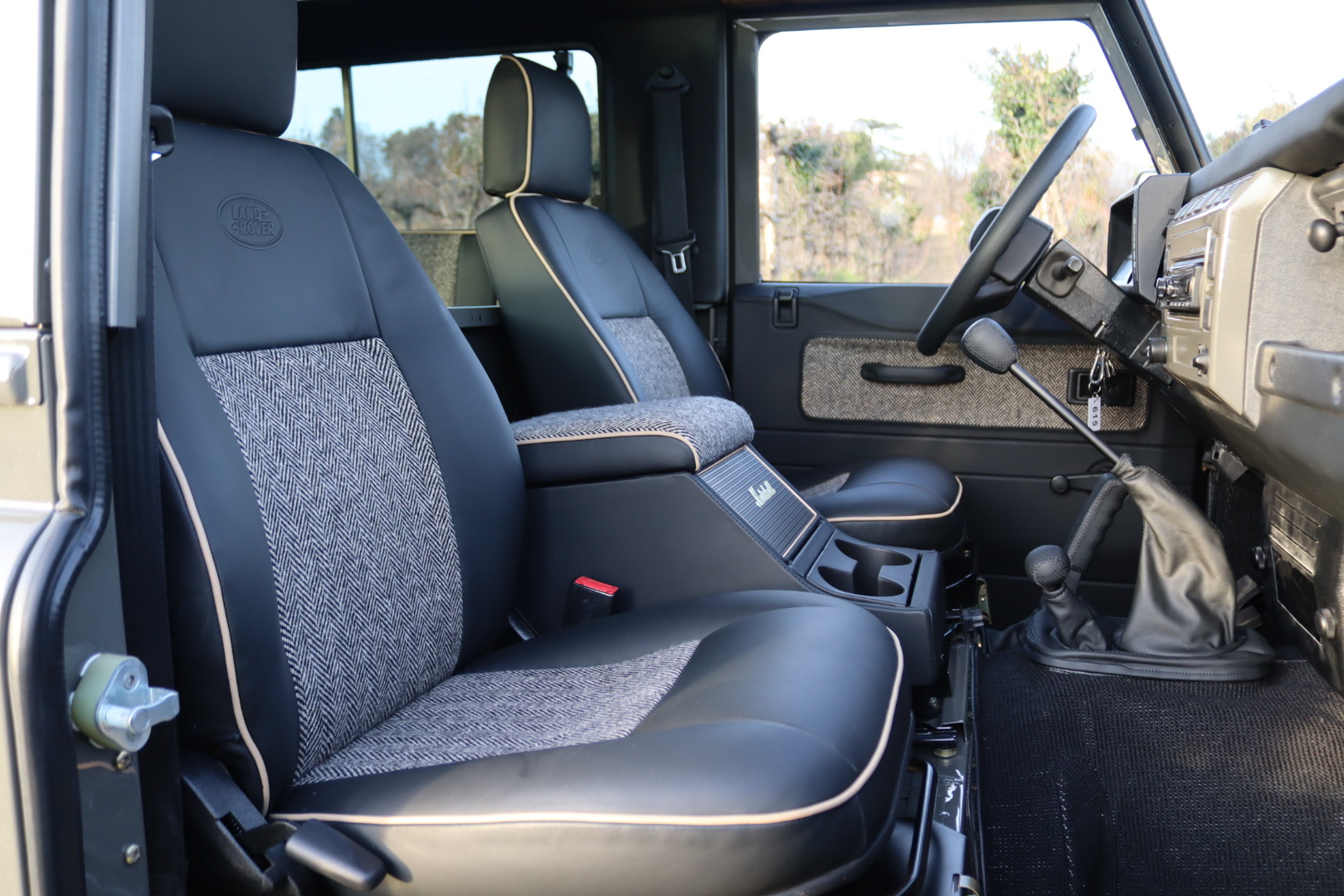 Photo LAND ROVER DEFENDER 90 TD5 SW 6 PLACES