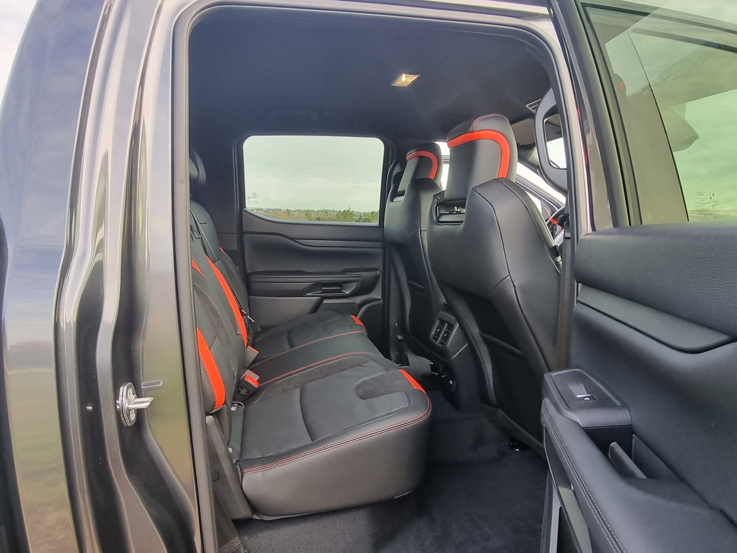 Photo FORD RANGER RAPTOR 3.0L ECOBOOST V6 292CV PAS DE MALUS