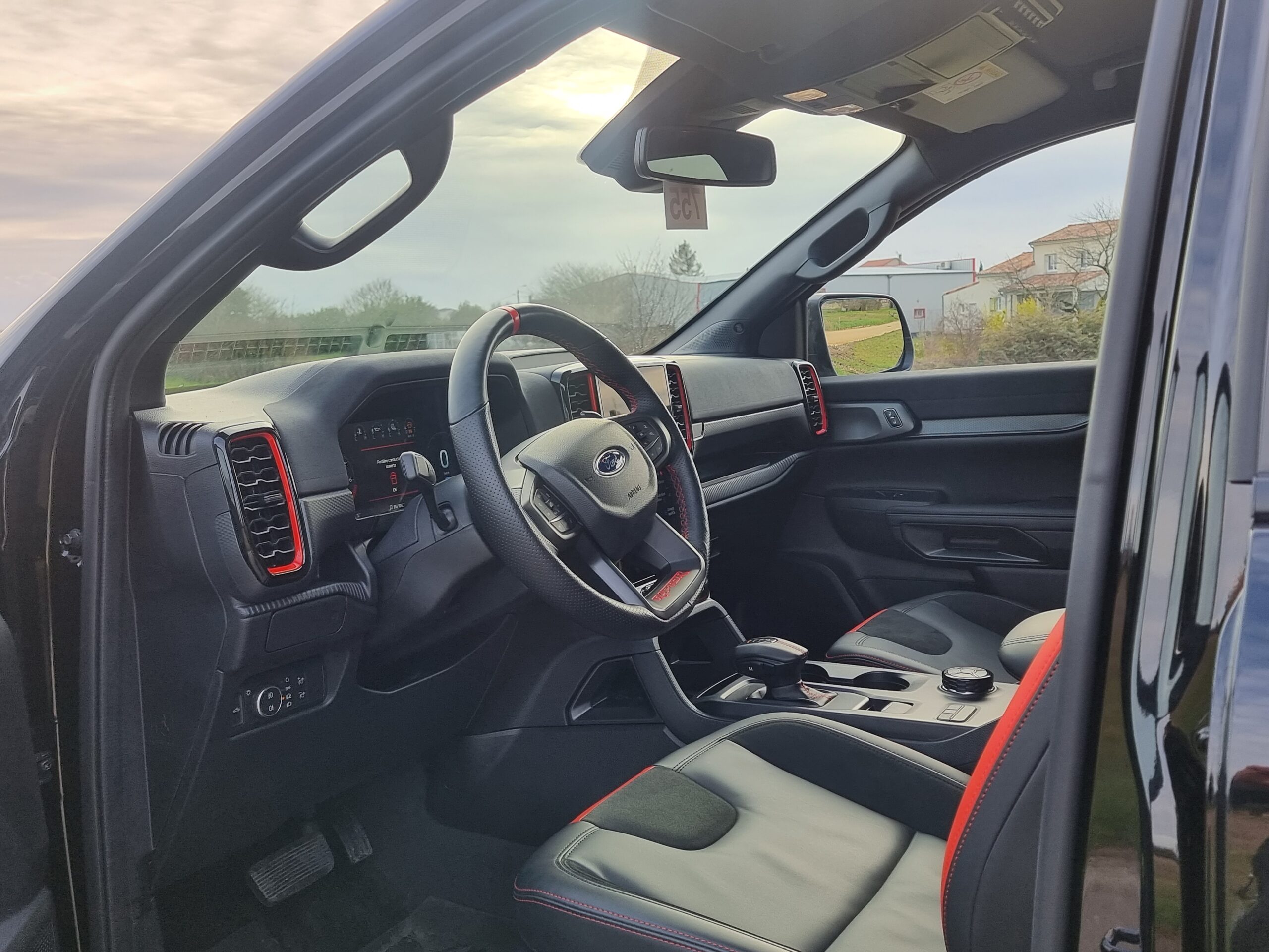 Photo FORD RANGER RAPTOR 3.0L ECOBOOST V6 292CV PAS DE MALUS