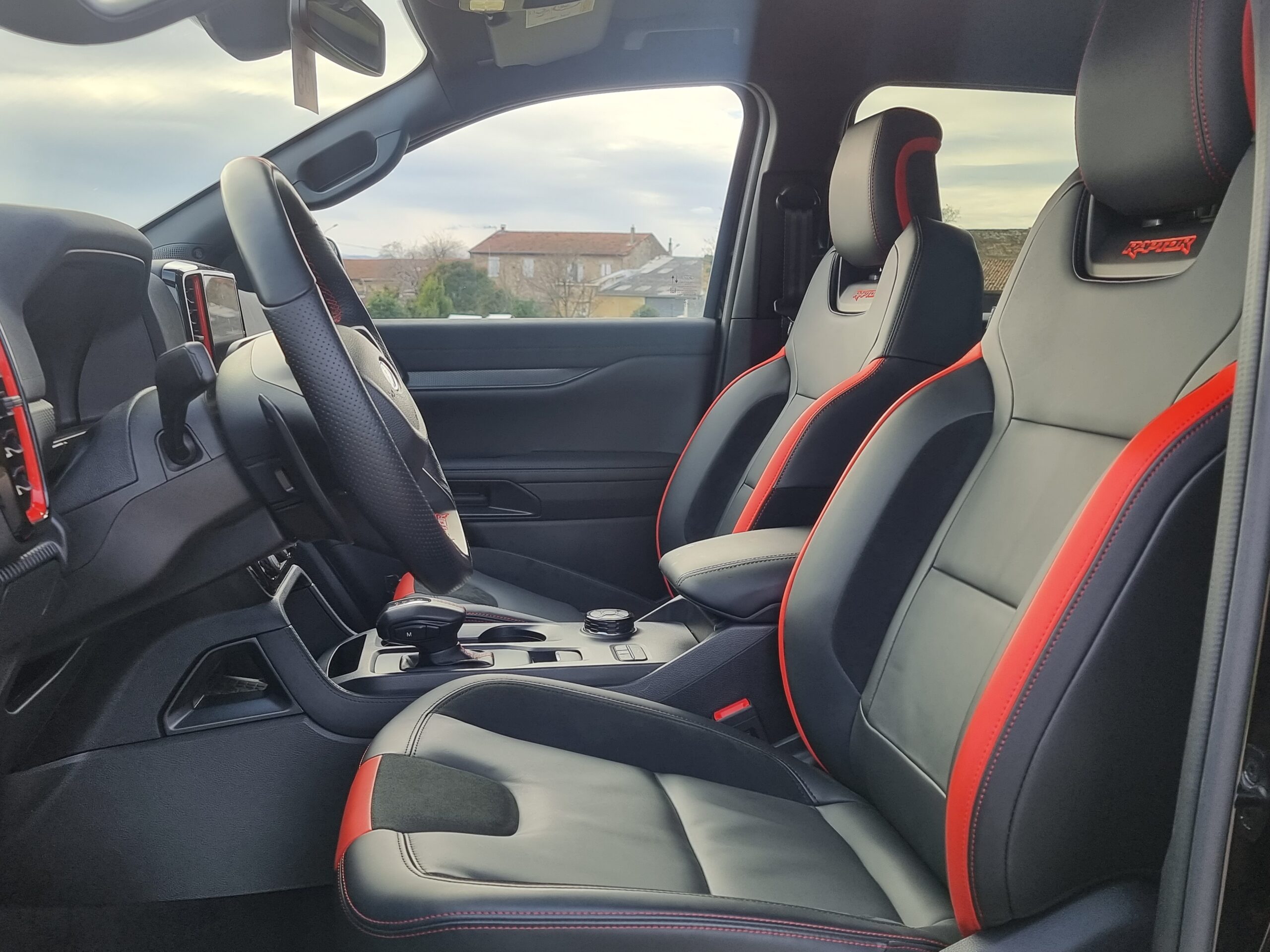 Photo FORD RANGER RAPTOR 3.0L ECOBOOST V6 292CV PAS DE MALUS