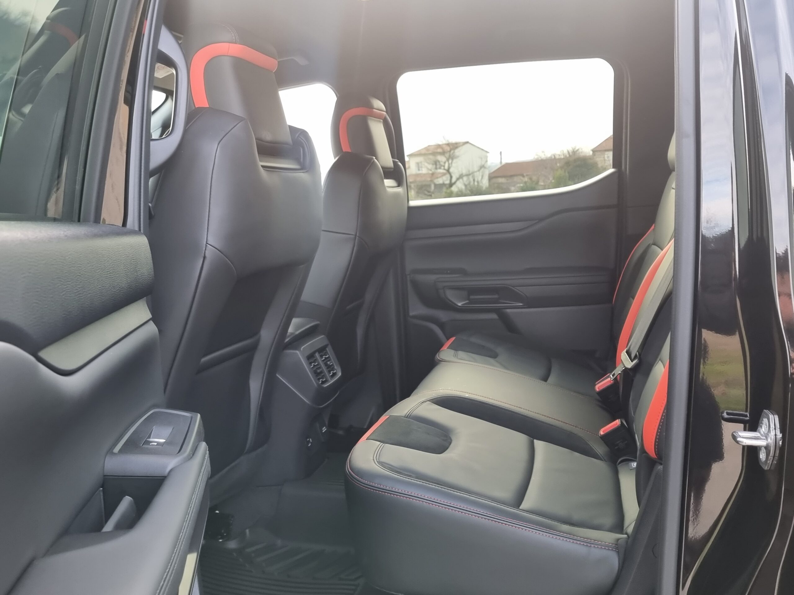 Photo FORD RANGER RAPTOR 3.0L ECOBOOST V6 292CV PAS DE MALUS