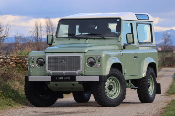647 LAND ROVER DEFENDER 90 TD4 2.2 SW 4 PLACES « GRASMERE GREEN » TVA RECUPERABLE
