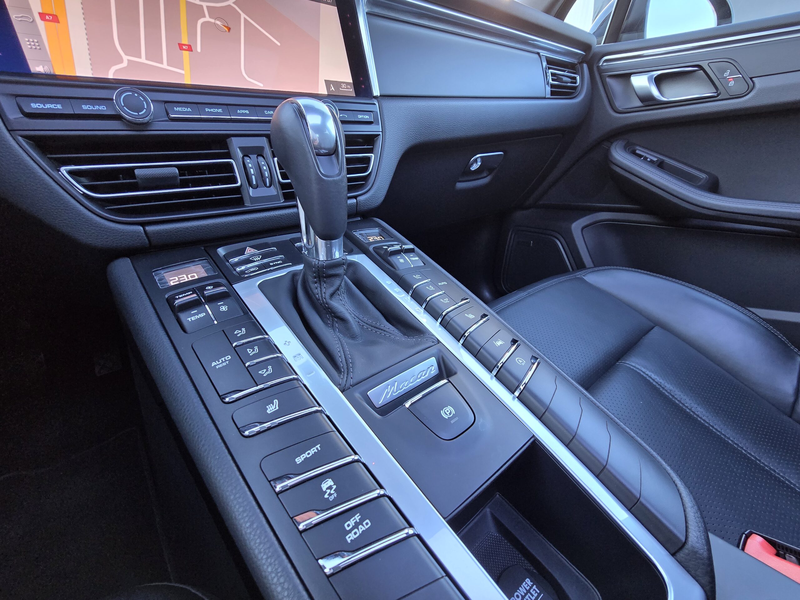 Photo PORSCHE MACAN 2.0 245CH PDK KEYLESS/BOSE/TOIT PANO