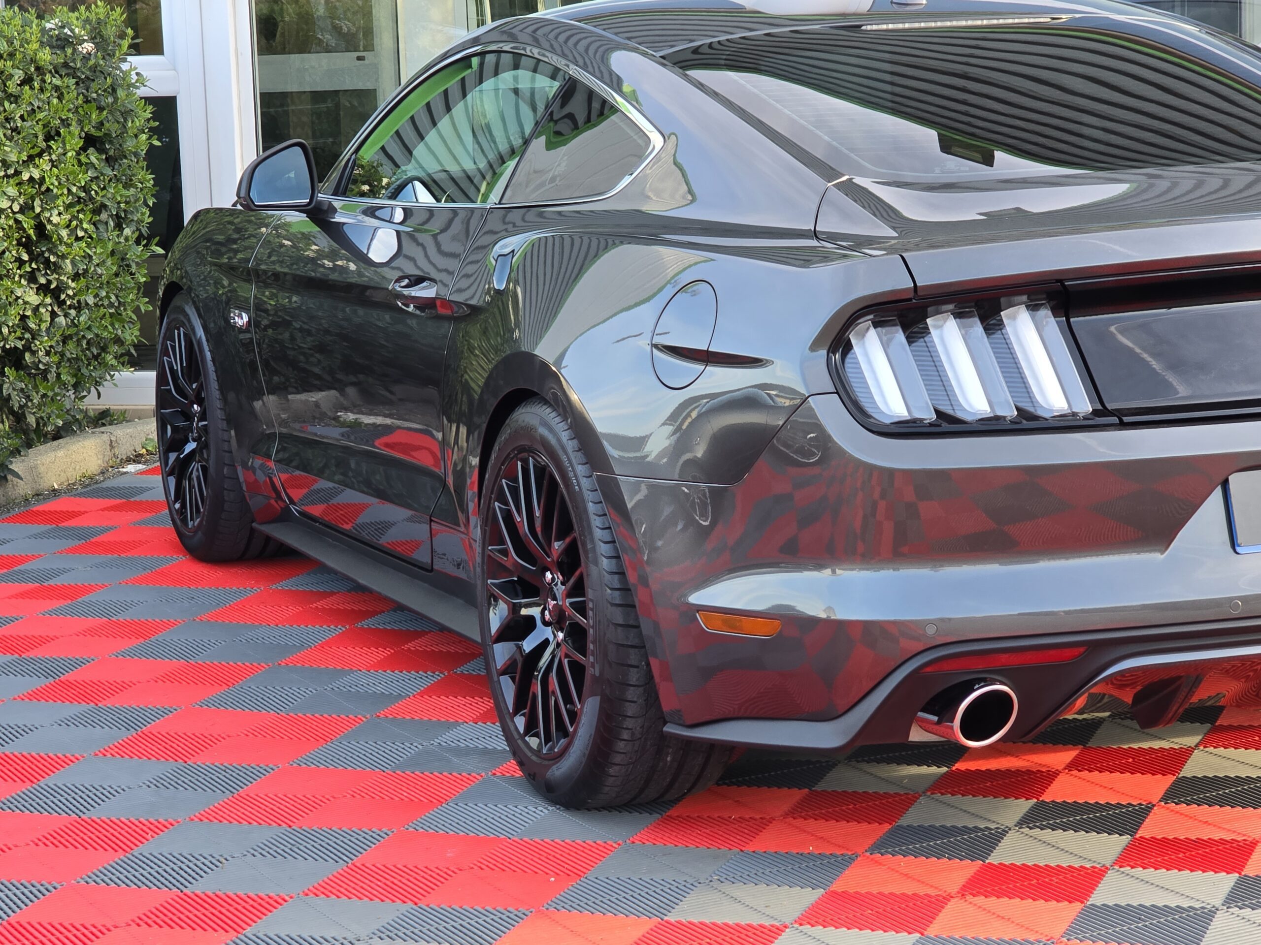 Photo Ford Mustang Fastback GT 5.0l V8 421 Premium Echappement Borla