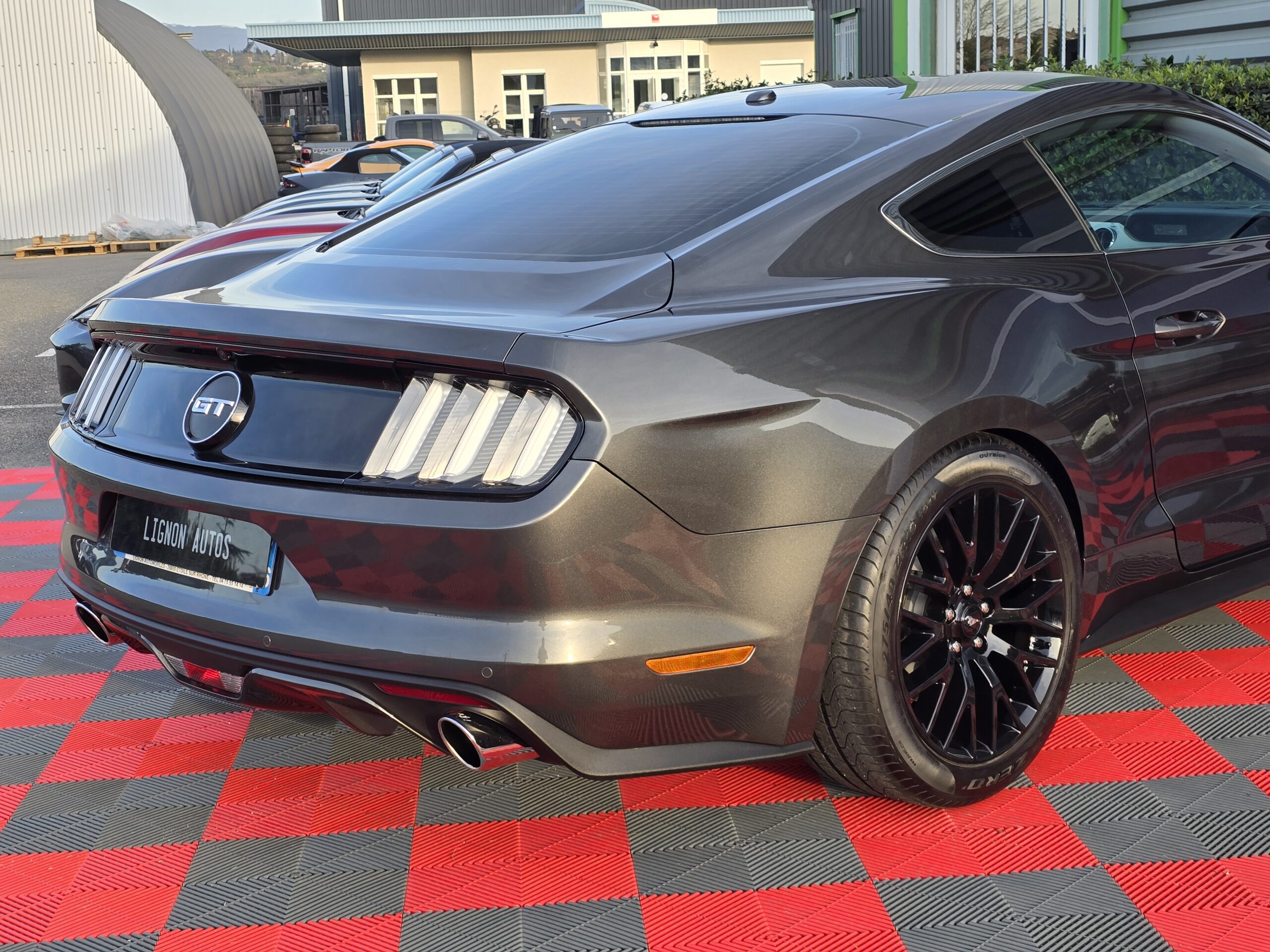 Photo Ford Mustang Fastback GT 5.0l V8 421 Premium Echappement Borla