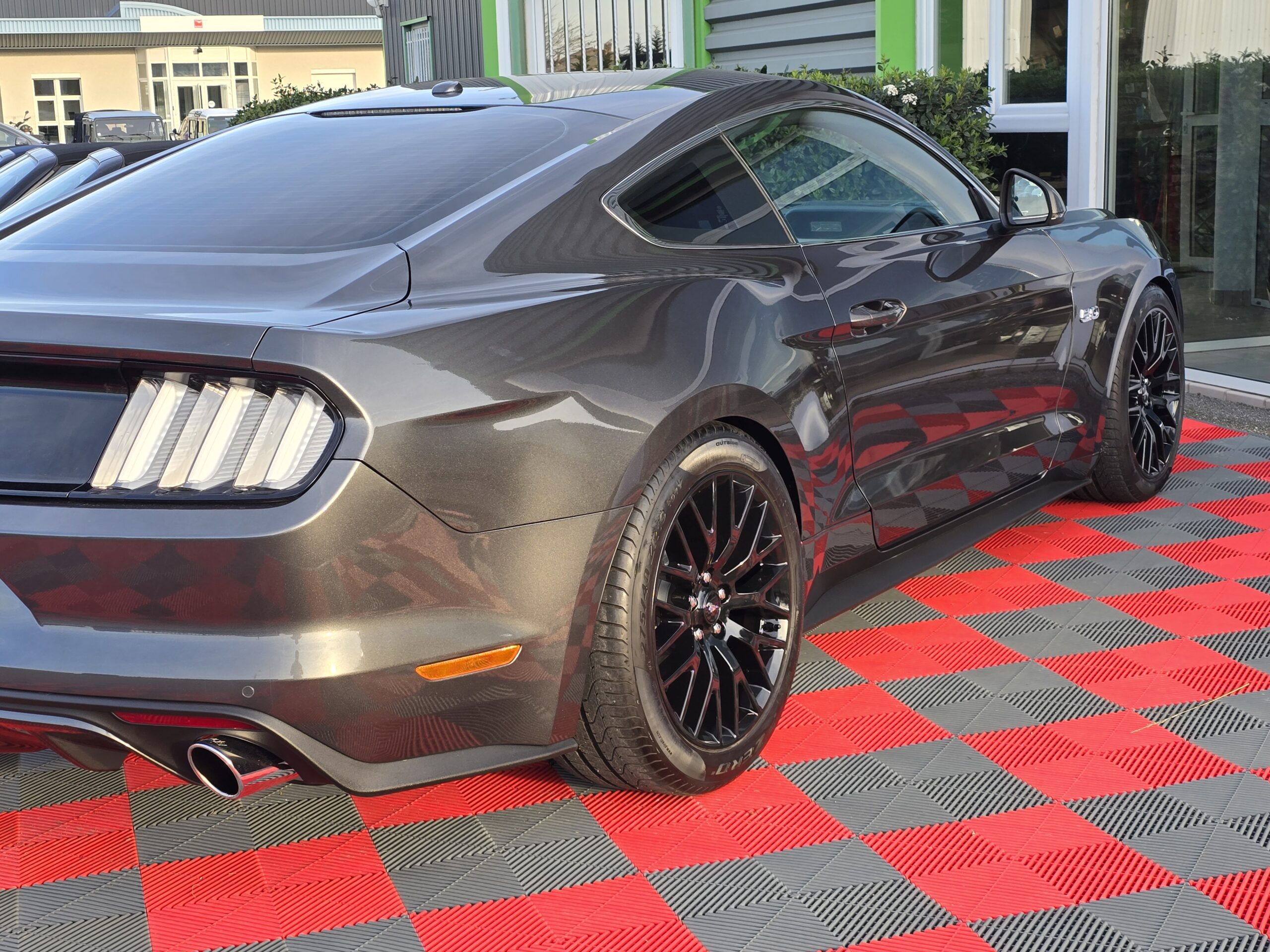 Photo Ford Mustang Fastback GT 5.0l V8 421 Premium Echappement Borla