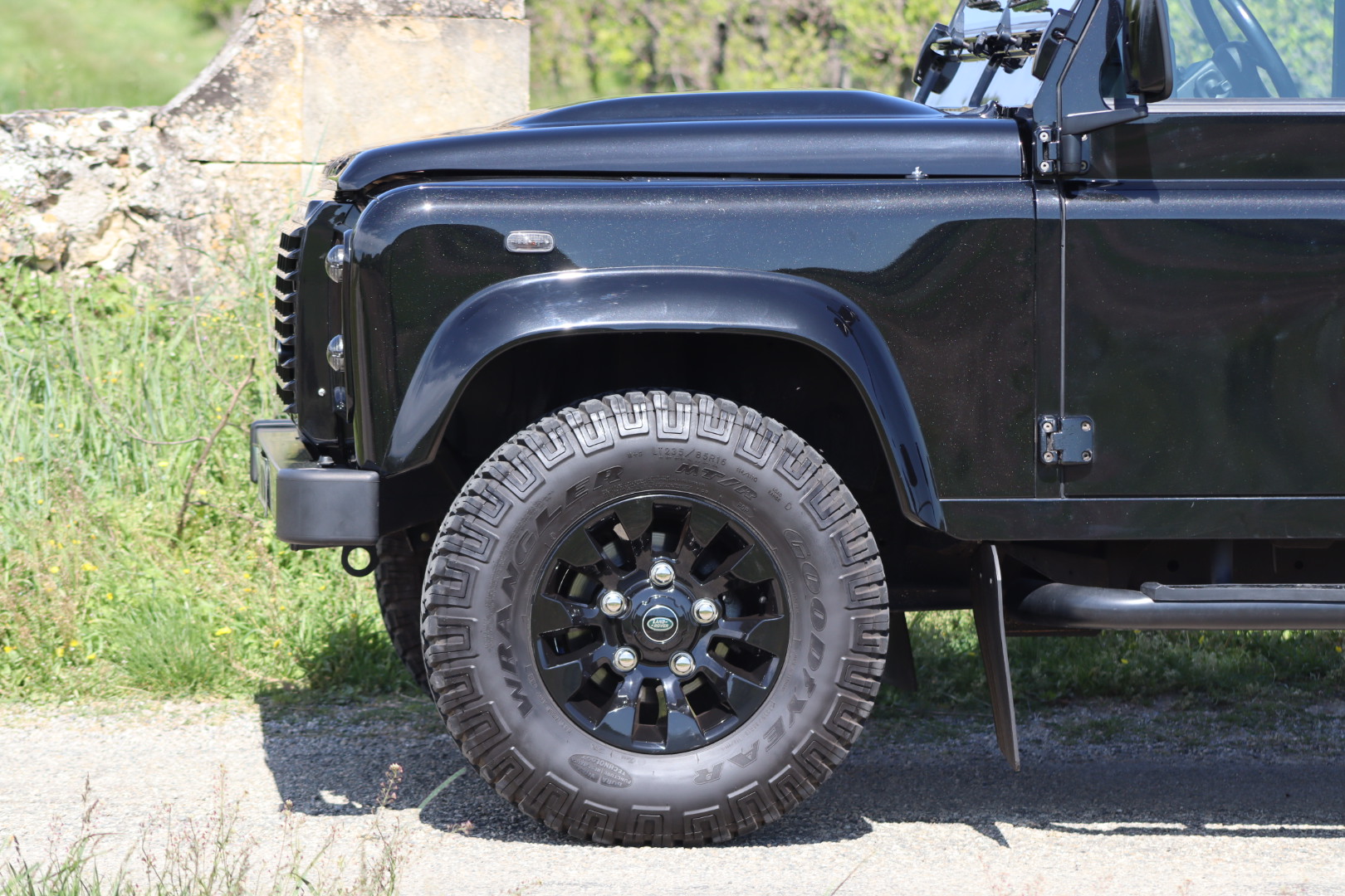 Photo Land Rover Defender 110 td4 SW 7 Places "Black Pack"