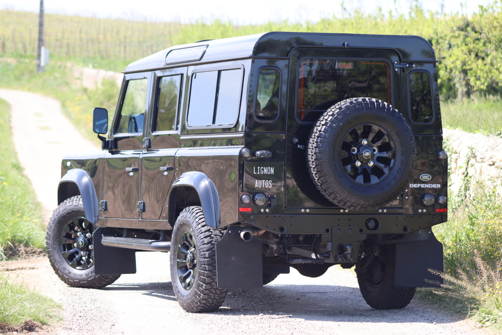 Photo Land Rover Defender 110 td4 SW 7 Places "Black Pack"