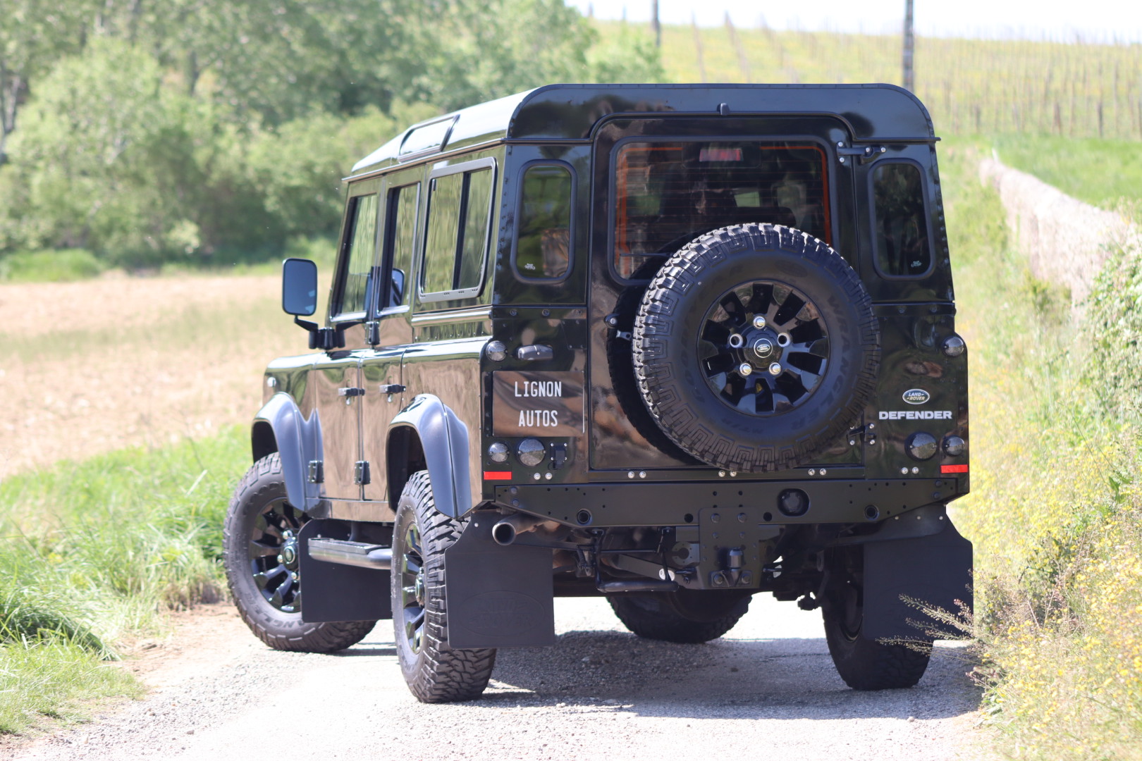 Photo Land Rover Defender 110 td4 SW 7 Places "Black Pack"