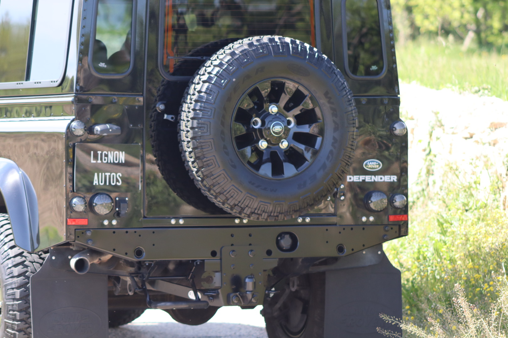 Photo Land Rover Defender 110 td4 SW 7 Places "Black Pack"
