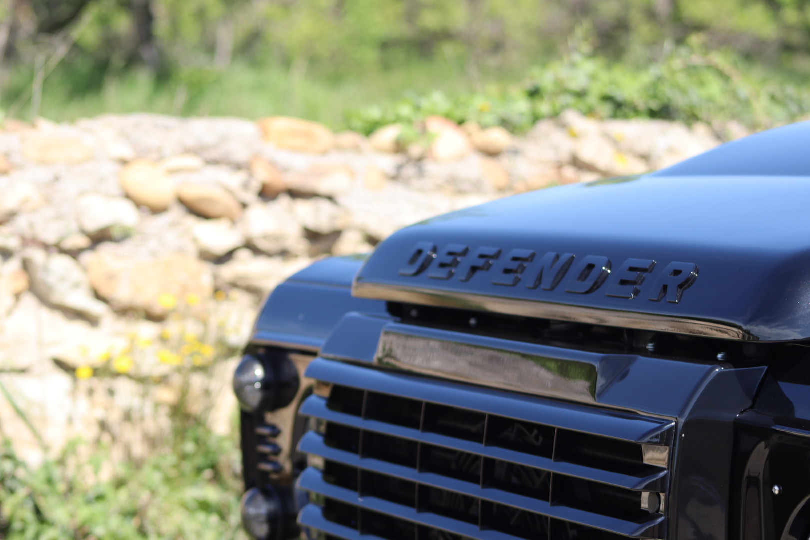 Photo Land Rover Defender 110 td4 SW 7 Places "Black Pack"