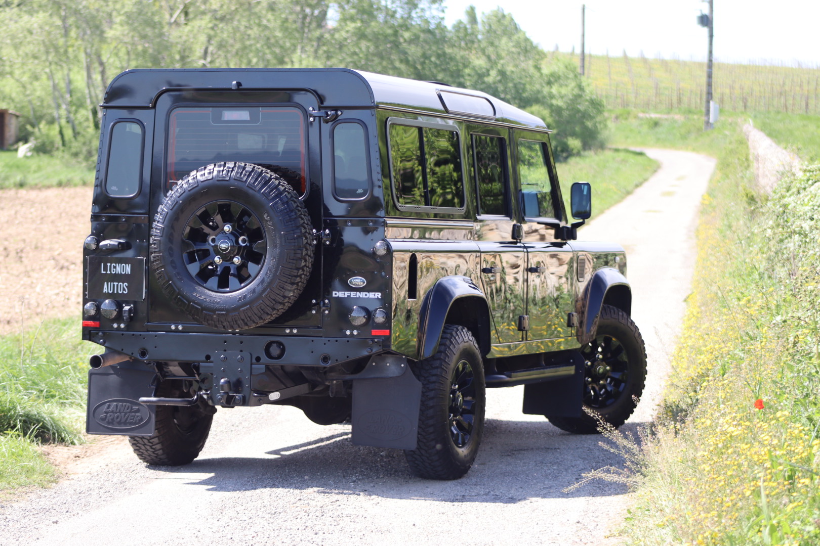 Photo Land Rover Defender 110 td4 SW 7 Places "Black Pack"