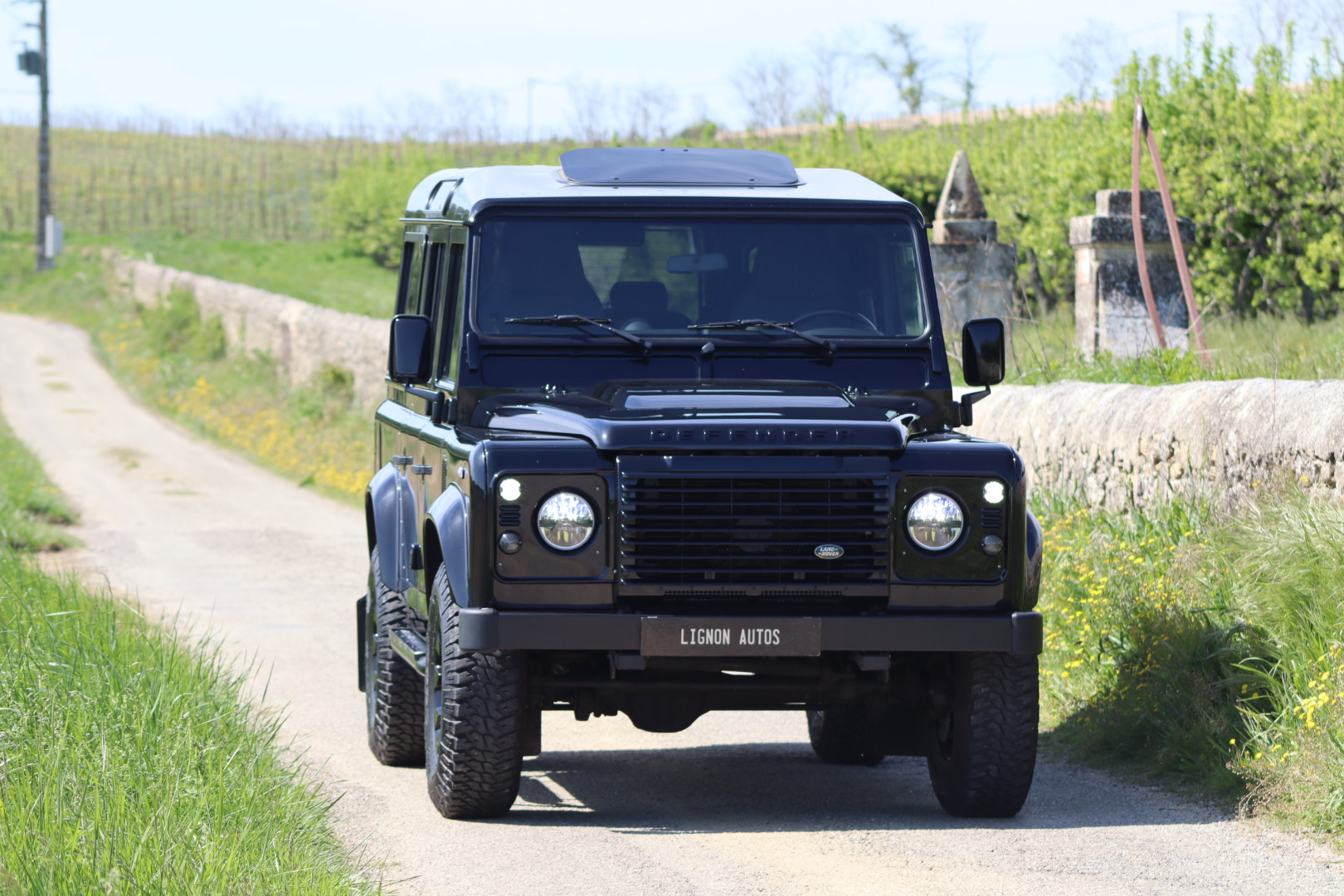 Photo Land Rover Defender 110 td4 SW 7 Places "Black Pack"