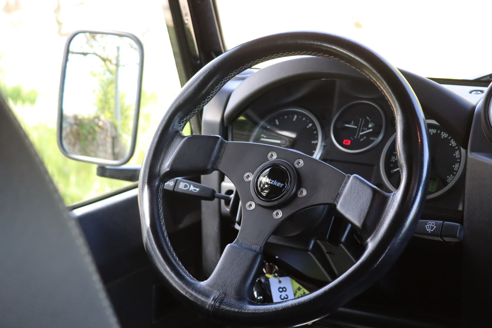 Photo Land Rover Defender 110 td4 SW 7 Places "Black Pack"