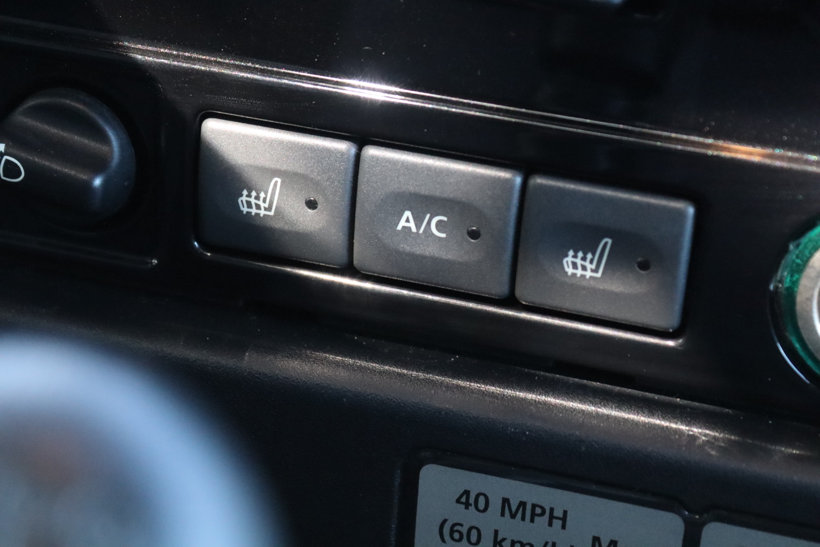 Photo Land Rover Defender 110 td4 SW 7 Places "Black Pack"