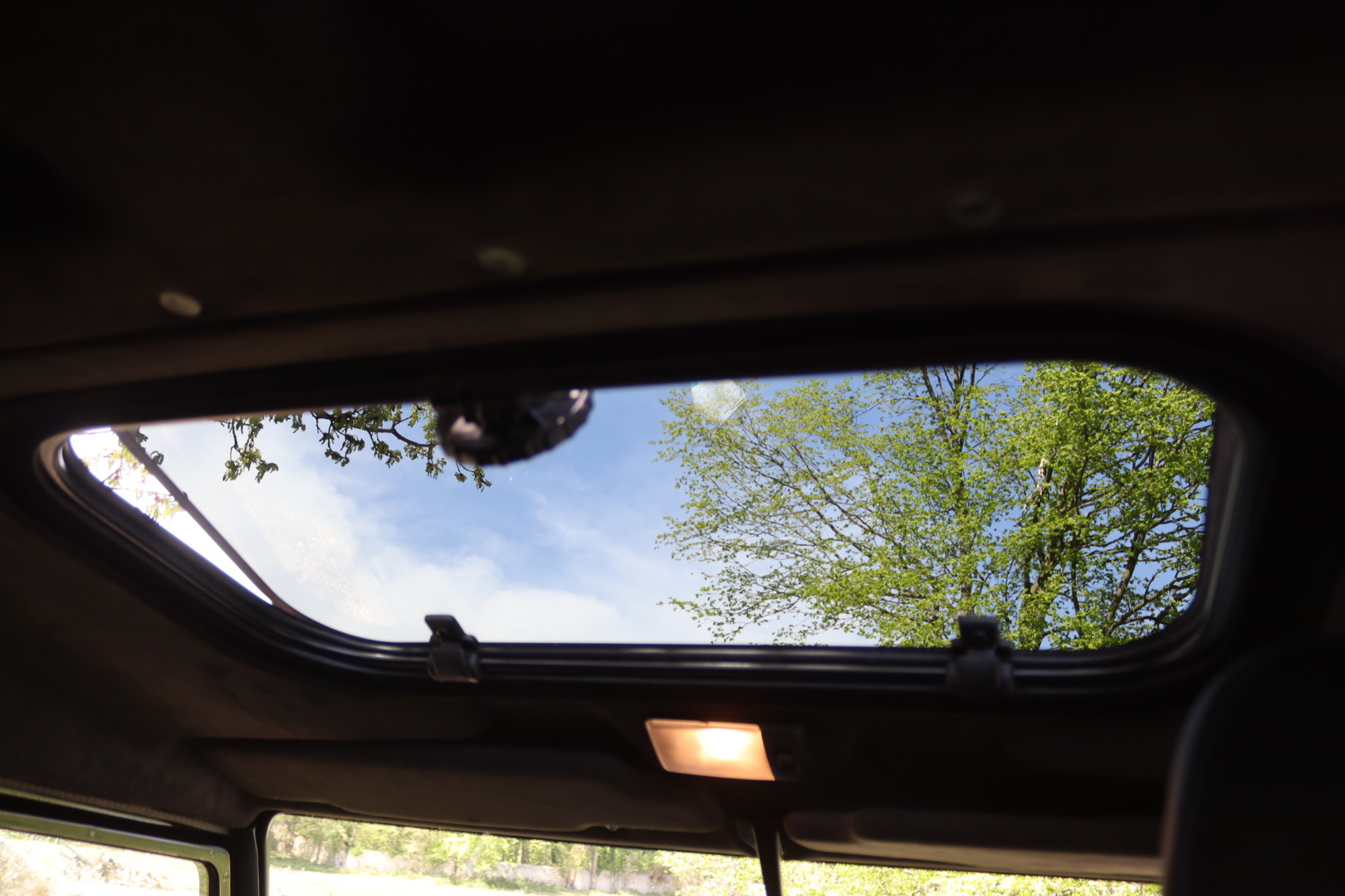 Photo Land Rover Defender 110 td4 SW 7 Places "Black Pack"