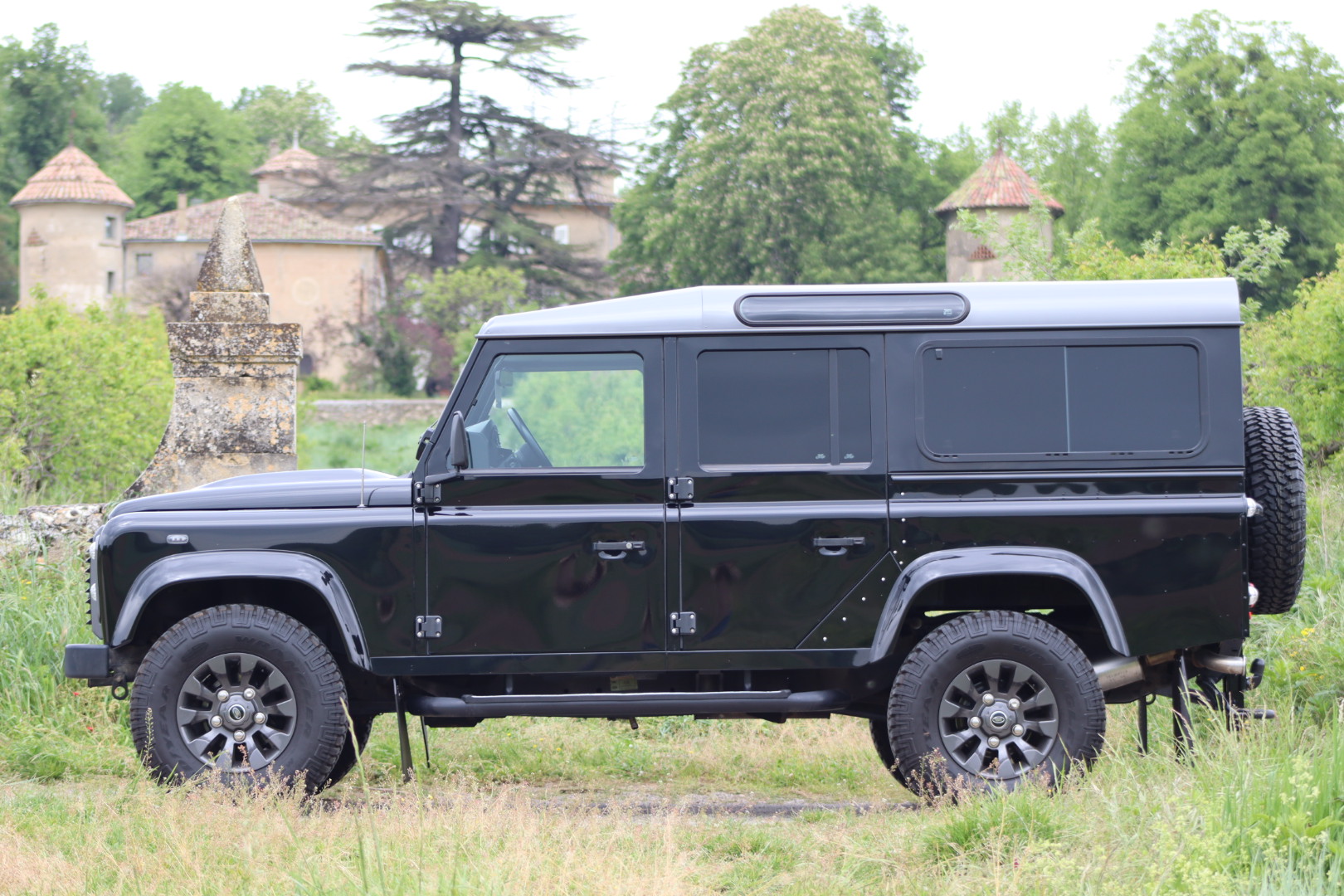 Photo Land Rover Defender 110 2.2 Td4 SW 7 Places LXV "65ème anniversaire"