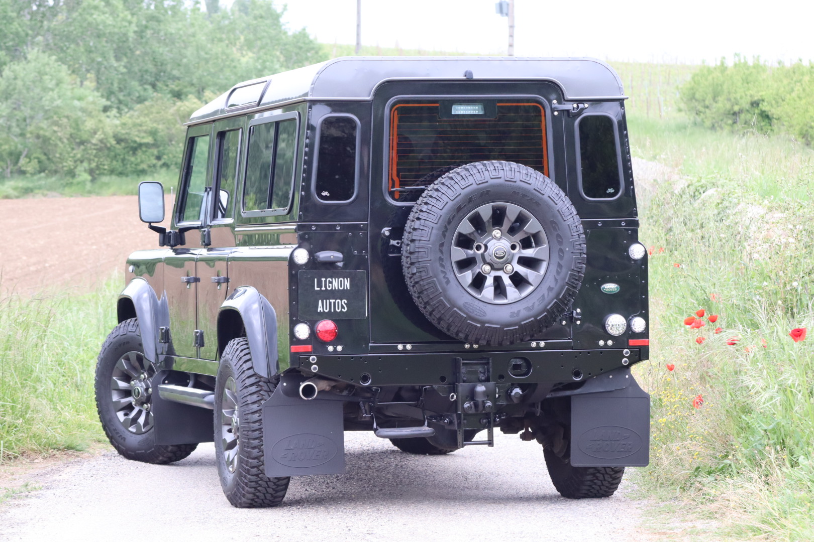 Photo Land Rover Defender 110 2.2 Td4 SW 7 Places LXV "65ème anniversaire"
