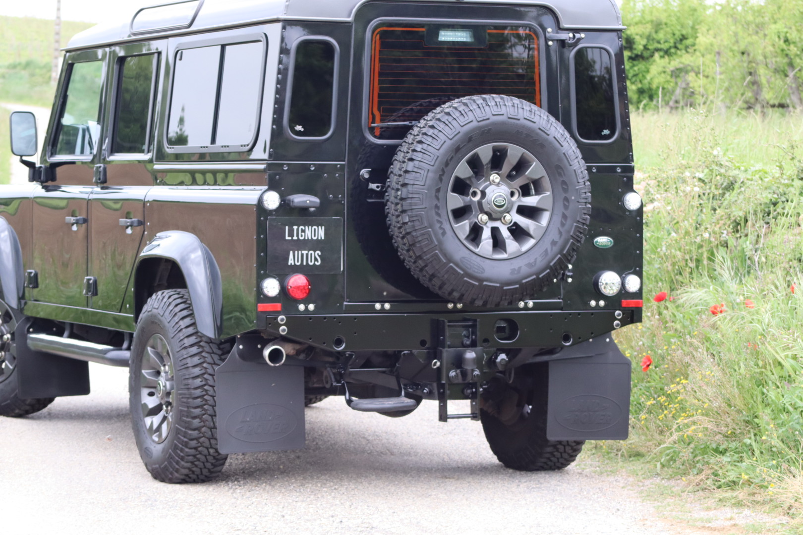 Photo Land Rover Defender 110 2.2 Td4 SW 7 Places LXV "65ème anniversaire"