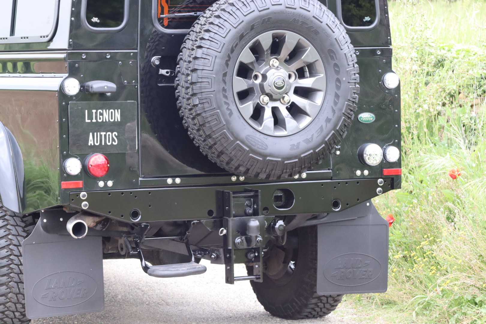 Photo Land Rover Defender 110 2.2 Td4 SW 7 Places LXV "65ème anniversaire"