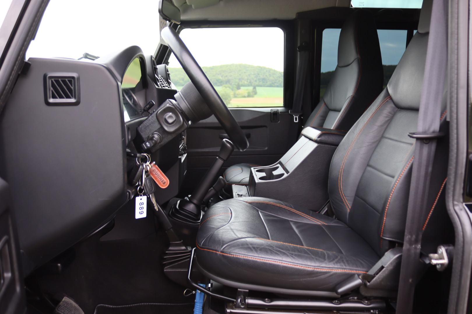 Photo Land Rover Defender 110 2.2 Td4 SW 7 Places LXV "65ème anniversaire"